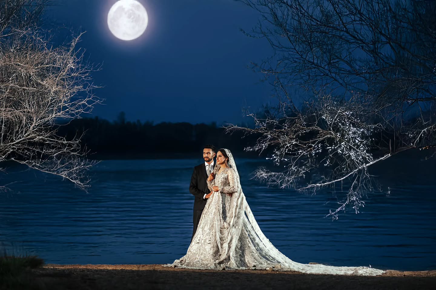 ✨ Moonlight dancing on Loch Lomond — still waters, quiet skies, and a little bit of magic in the air 🌕🌊 #LochLomond #MoonlitMoments
Photography @creativecapturesuk
Cinematography @creativecapturesuk
Stage and decor @saffroneventsuk @hassansaffron
Venue @cameronhouselochlomond
Makeup @adamblends
Hair @hairbysadia
#photography #igers #photooftheday #picoftheday #photographylife #photographs #instareels #instagood #instadaily #bridalmakeup #bridaldress #bridalinspiration #weddingphotography #weddingcinematography #pakistanibride #pakistanistreetstyle #bride #groom #pakistanifashion #couplegoals #weddingmakeup #jewellery #portait #couple #wedding #reels #walima #2025