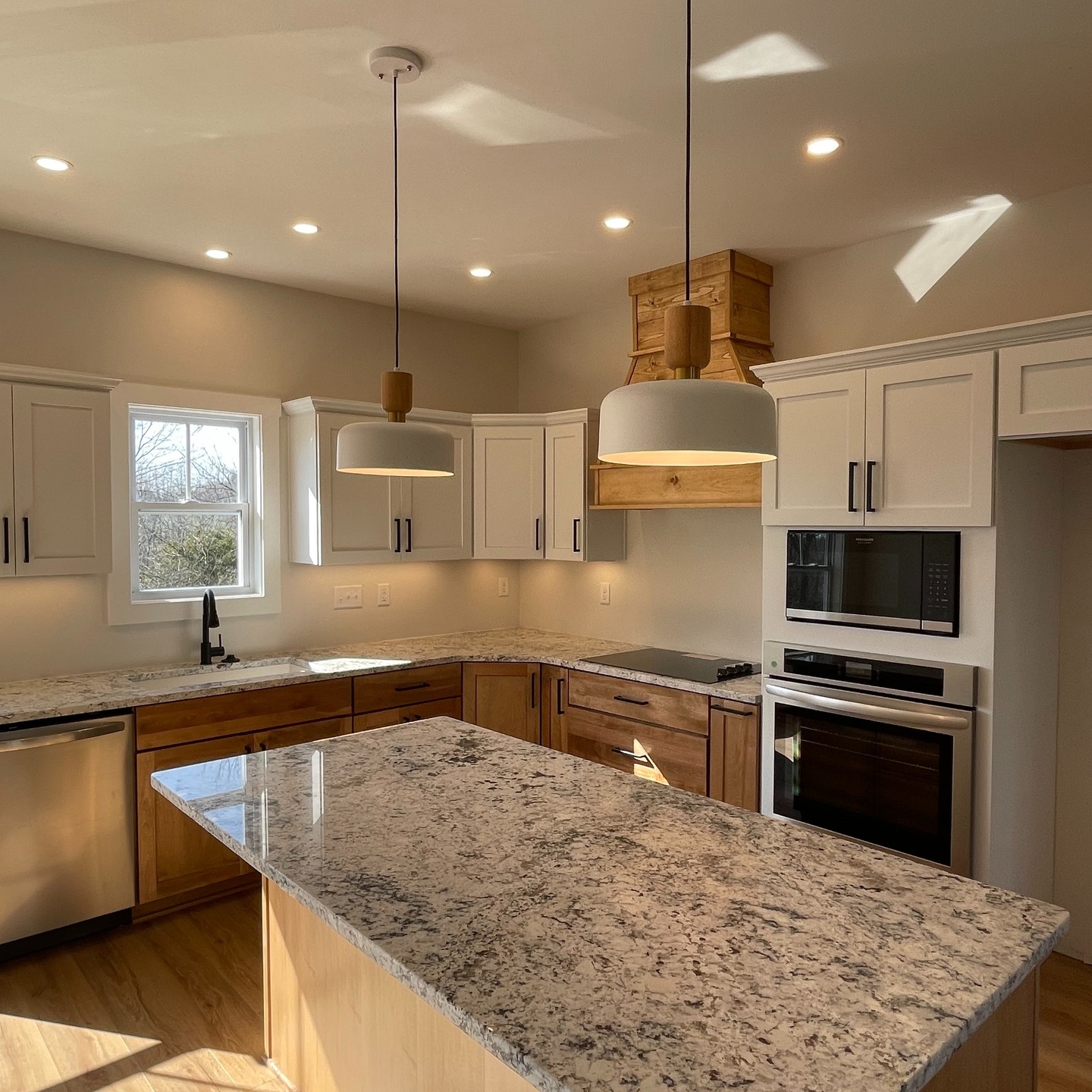 "Your dream kitchen starts with the perfect countertop. Crafted locally, built to last, and made to impress. Let’s create your custom surface today!"
👉 #LexingtonCountertops #MGMStoneCreations #CustomCountertopsKY #LexingtonKYHomes #KitchenDesignLexington #CountertopGoals #LexingtonHomeDesign #LexingtonKY #QuartzCountertops #KitchenUpgradeLexington