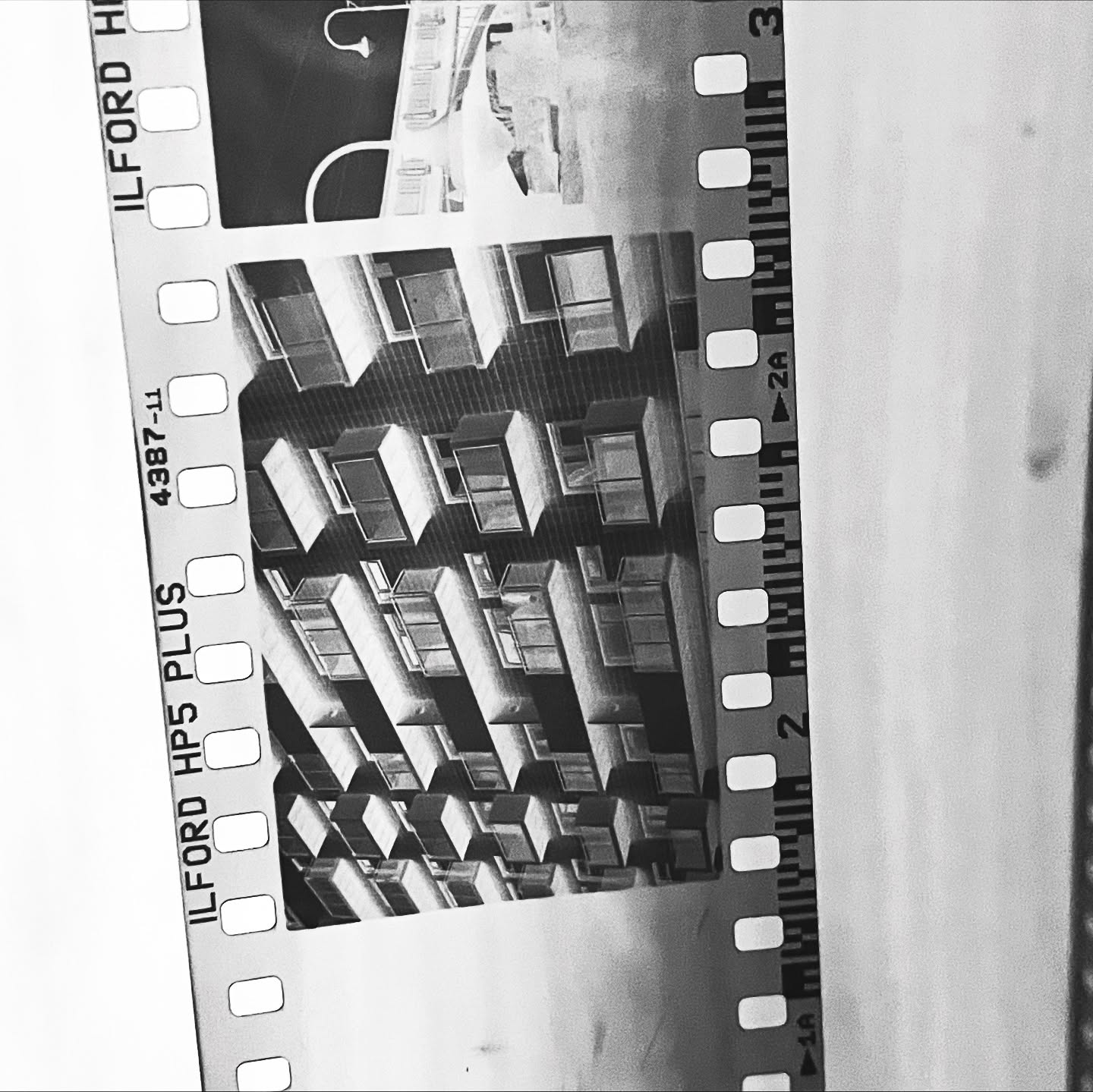 Yesterday I welcomed Isabelle and Otto to the darkroom to develop b&w film by hand. It was a joy to hear that they use a Canon A1, a camera close to my heart being the first ‘serious’ film camera I bought myself. If you’re ever stuck on where to start, a Canon A1 is the one 🎞️