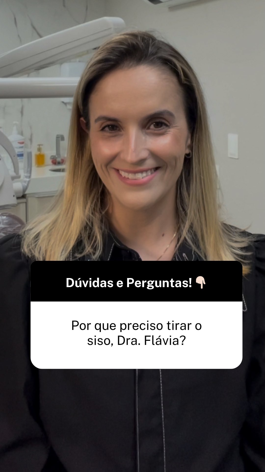 “Por que devo tirar o siso, Dra. Flávia?”
Essa é uma das perguntas que mais ouço no consultório. E a resposta envolve muito mais do que apenas “um dente que incomoda”.
Aqui estão 5 motivos para avaliar a extração preventiva dos sisos:
1️⃣ Risco de gerar infecção.
2️⃣ Pode empurrar e causar o desalinhamento dos outros dentes.
3️⃣ Risco de formação de cistos ou tumores na mandíbula.
4️⃣ Gerar falta de espaço na arcada dentária.
5️⃣ E o mais importante: não espere a dor começar. Quanto antes for avaliado, mais simples o procedimento.
O siso pode parecer silencioso, mas quando começa a causar sintomas, o tratamento tende a ser mais complexo.
O fim do ano é o momento perfeito para resolver o que foi sendo adiado, inclusive o siso. Aproveite este período para cuidar de você e começar 2026 com saúde e tranquilidade.
👉 Agende sua avaliação pelo link na bio.
📍Atendimento especializado em Belo Horizonte
#siso #extraçãodesiso #cirurgiadentista #dentistabh #odontologiabh