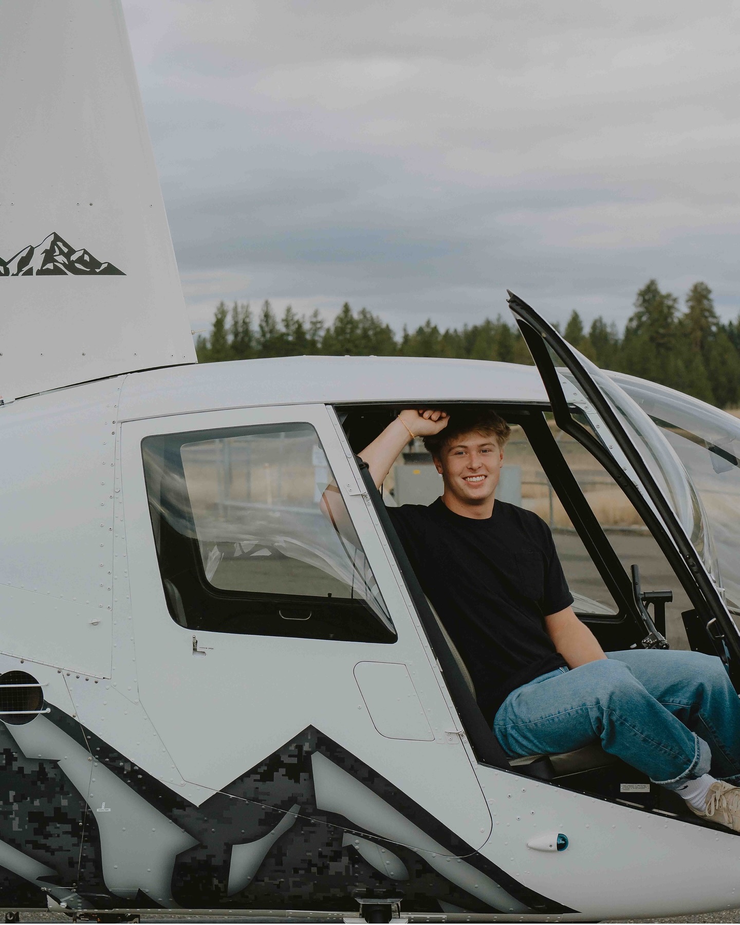 Rainy but fun senior session in the mountains 🖤 He was a champ because it was POURING! 😅 🚁 🏈 🏔️ 🌧️
#meridianidaho #meridianphotographer #boiseidaho #boisephotographer #eagleidaho #idahophotographer #idahoseniorphotographer #seniorpictures #seniorportraits #teenportrait #heliphotography #adventurephotography #outdoorportraits #pnwphotographer #mccallidaho #mccallphotographer #cascadeidaho #donnellyidaho #treasurevalleyphotographer #idahoseniorpics #naturallightphotography #portraitphotographer #instaphotographer #bookyourshoot #idahoportraits