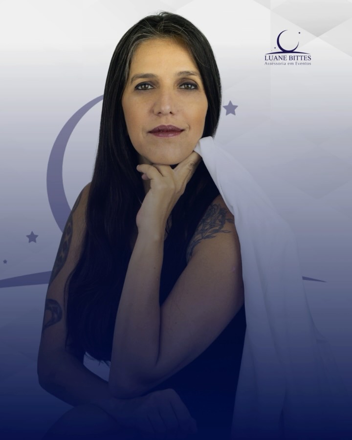 Há mais de 20 anos, dedico minha trajetória a transformar ideias em experiências que inspiram e fortalecem marcas, pessoas e empresas! 🤍
👩🏻💼 Sou Luane Bittes, pedagoga, especialista em Gestão de Eventos e Planejamento Estratégico, com cursos e mentorias de extensão em Marketing para Eventos, Cerimonial e Protocolo.
Carrego em minha bagagem uma missão clara: ajudar profissionais e organizações a realizarem eventos com estratégia, foco e organização.
Atuo com assessoria completa, consultorias individuais em em grupos, mentorias personalizadas e treinamentos empresariais, sempre com base em métodos práticos e uma visão que une profissionalismo, técnica e eventos bem executados! 🤝
Do planejamento à execução, dos bastidores ao cerimonial, cada etapa é conduzida com o mesmo cuidado e profissionalismo que consolidaram minha jornada no segmento de eventos empresariais.
💼 Além da assessoria, idealizei em 2015 o projeto Eventos em Foco, um programa de mentorias que oferece capacitações individuais e corporativas para quem deseja se profissionalizar em Gestão e organização de eventos, aprimorar sua equipe, e atuar com excelência neste universo, seja nos bastidores ou nos palcos dos grandes eventos.
Cada evento é uma história única e minha missão é garantir que cada história tenha um final feliz!
Acompanhe meus conteúdos e faça parte desse universo ⇲
📲 (61) 99995-2860 | WhatsApp
🌐 http://www.luanebittes.com.br
Link na BIO 🔗
#assessoriadeeventos #gestaodeeventos #eventos #Brasília #LuaneBittes