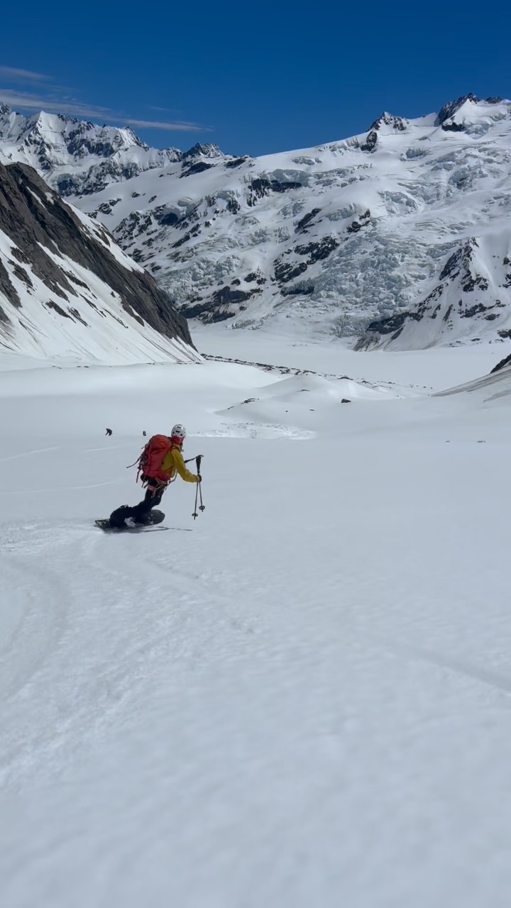Last week we were supposed to be on Aspiring, but the weather had other plans and we found ourselves on a skiing and split boarding mission at the head of the Tasman Glacier. We climbed Hochstetter, most of Eile de Beaumont and Mt Hamilton and managed to ski some excellent spring snow, in particular the descent from Hamilton was superb!
A highlight for me was working alongside the incredibly psyched Anna Keeling. Thanks for the work @wanakamountainguides
@britishmountainguides
@ifmgaofficial
@mountainequipment
