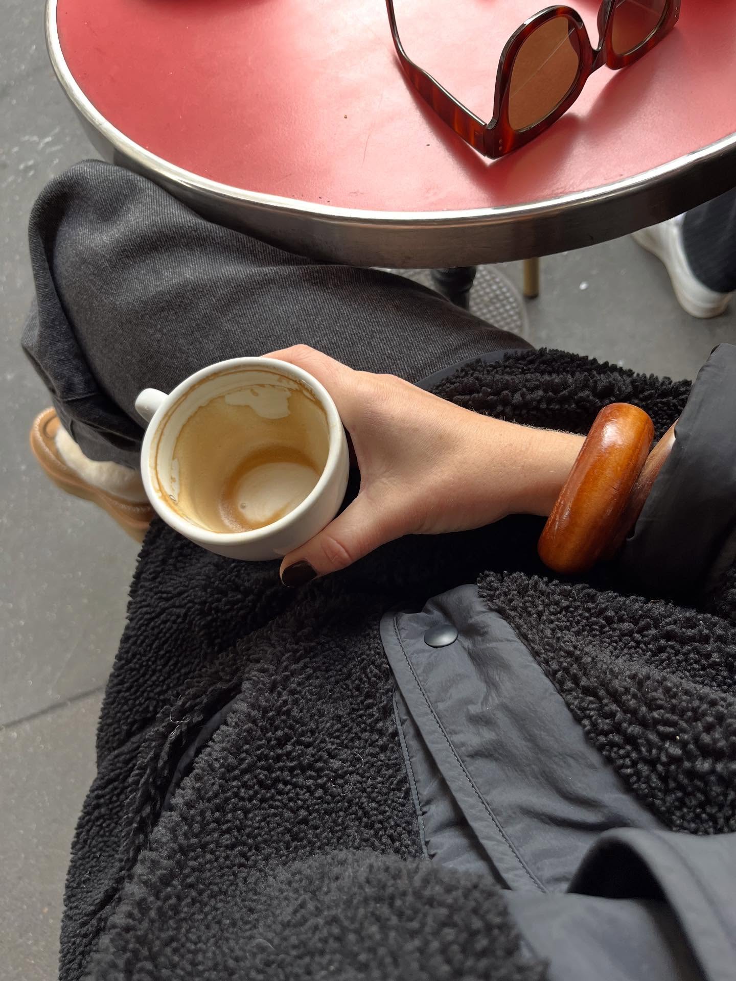 Paris Paris 🤎🤎🤎 some snaps from my first day here
#interior #interiordesign #homestyling #studiomique #slowliving #slowlived #parishome #parisparis #inspirationeverywhere #interieurontwerpamsterdam #amsterdamdesign #thuis #persoonlijkontwerp #interiordesigners