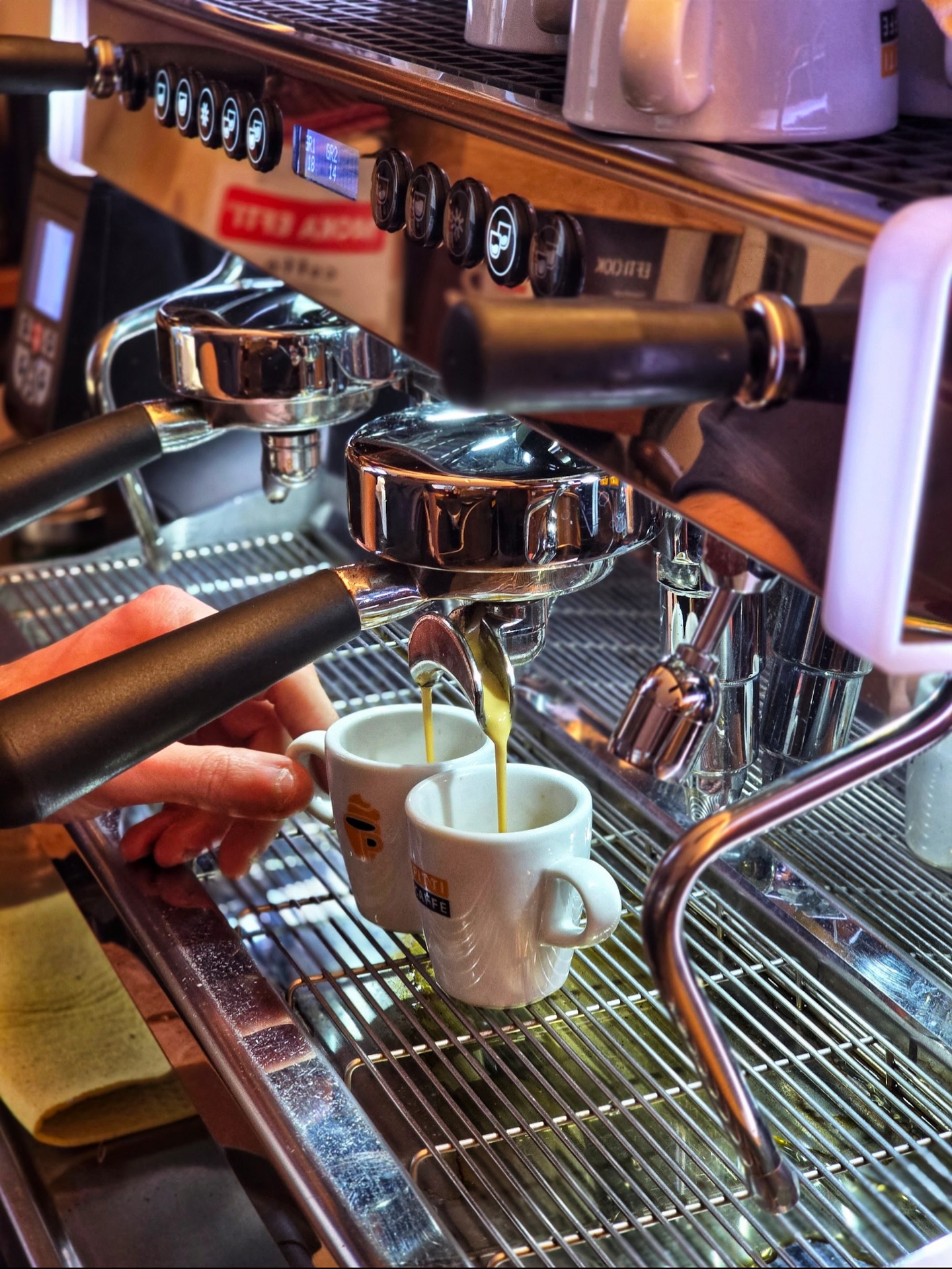 Perfect espresso, every single time. ☕️🇮🇹
#espresso #italiancoffee #coffeetime #zurichfood #zurichcoffee #coffeelovers #barista #authenticitalian #ilsalottozurich #labottegadelsalotto #zürich🇨🇭 #coffeegram #coffeebreak #madeinitaly #zurichlife