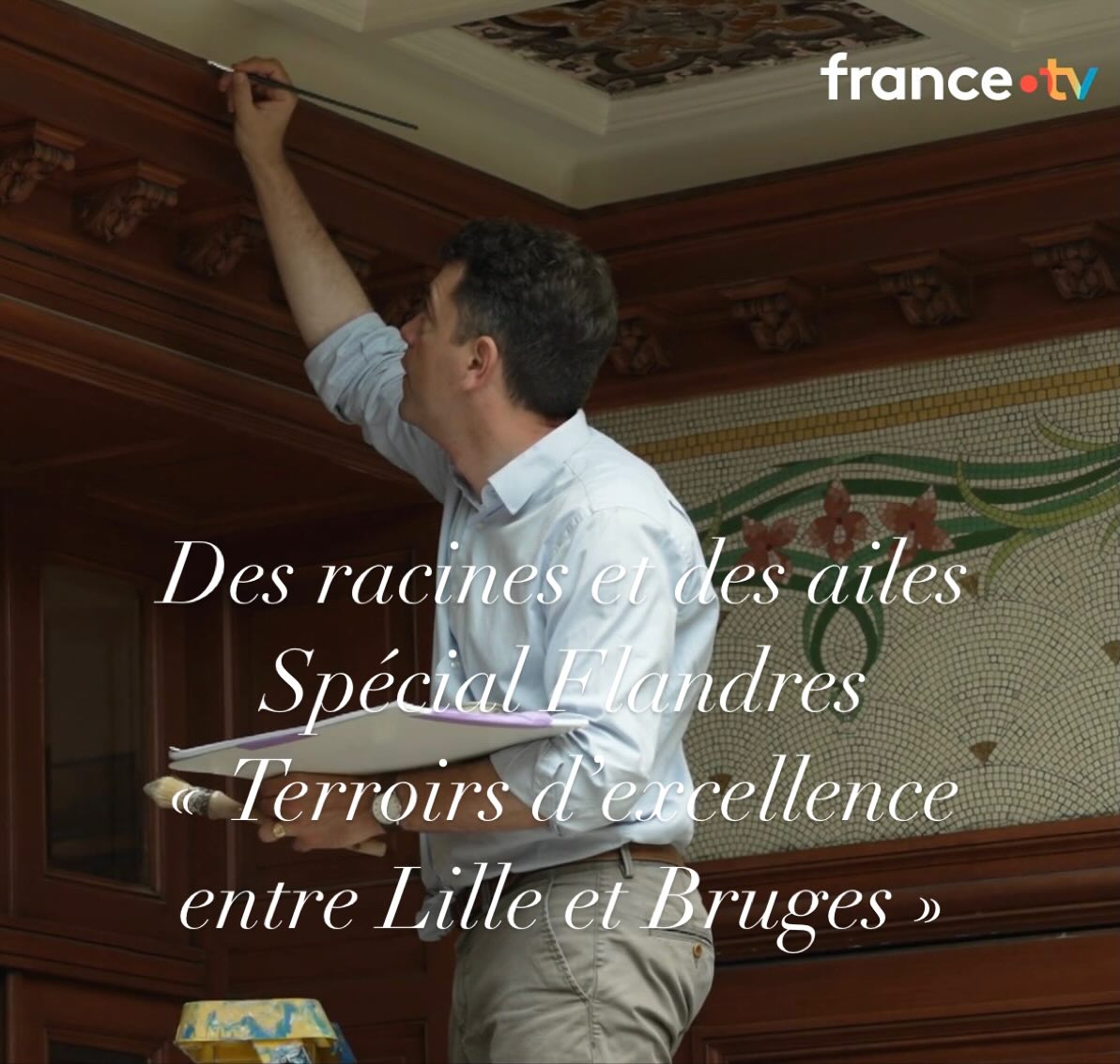 Dans l’émission @desracinesetdesailes diffusée ce soir 19 novembre sur France 3 @france.tv consacrée à la Flandre, française et belge, vous pourrez découvrir entre autres, le travail de l’Atelier qui a participé à la restauration d’une maison Art Nouveau à Lille. #artnouveau #peintreendecor #fauxbois #lille #desracinesetdesailes #flandre #flandres #restaurationdupatrimoine #vanderkelen