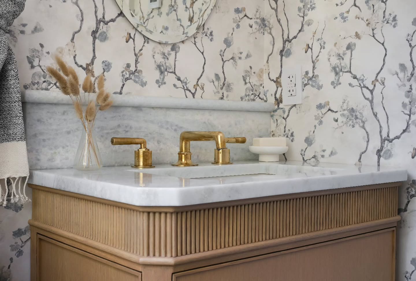 Pretty detailed shot.
š·@dannycooney
#bathroomdesign #bathroominspo #bathroomgoals #powderroom #interiors #interiordesigninspiration #InteriorInspo #DesignBuild #CustomDesign #customvanity #millwork #WallpaperGoals #WestchesterHomes #westchesterliving #luxuryinteriordesign