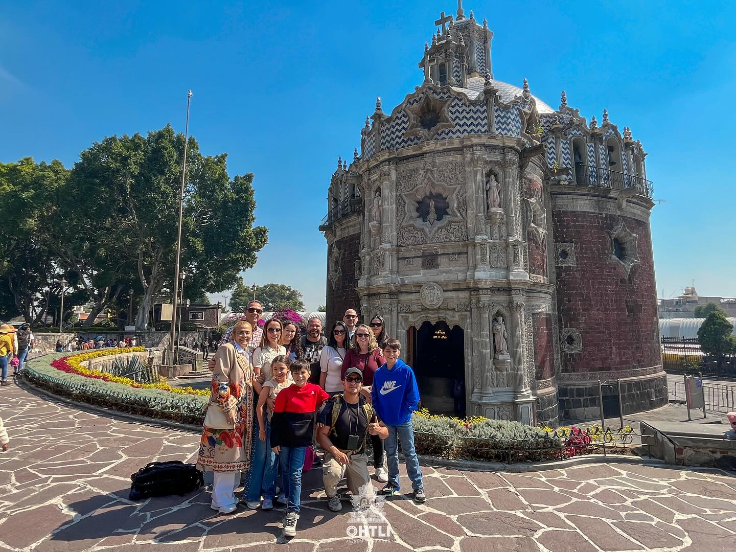 Seguimos con nuestro grupo internacional en la Capilla del Pocito de la Villa de Guadalupe en la Ciudad de México, gracias por hoy amigos de 🇺🇸 🇨🇴 🇮🇹
#guiasdeturistasmexico #toursenmexico #guiascertificados #guiasdeturismo #mexico #citytour #tourscdmx #touristguide #mexicocity #mexico #fyp #fypシ #vivemexico #visitmexico #mexicoamazing #mexicomaravilloso #mexicindo #fotografíademéxico #fotografiademexico
