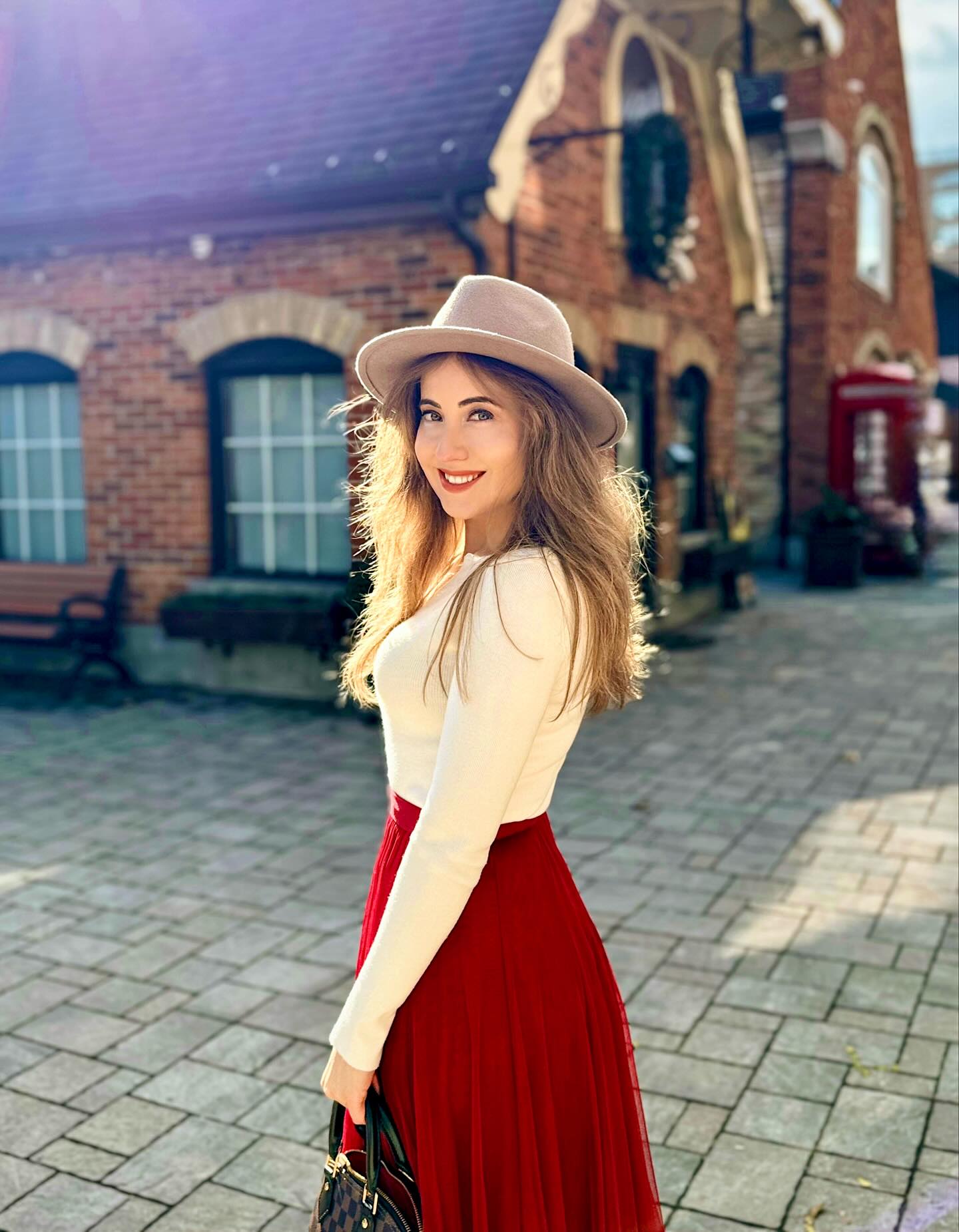 Christmas season is upon us, and Burlington does it just right. I love how the city starts to feel magical at this time of year. 🎄
Check out five festive things to do in Burlington! ❤️