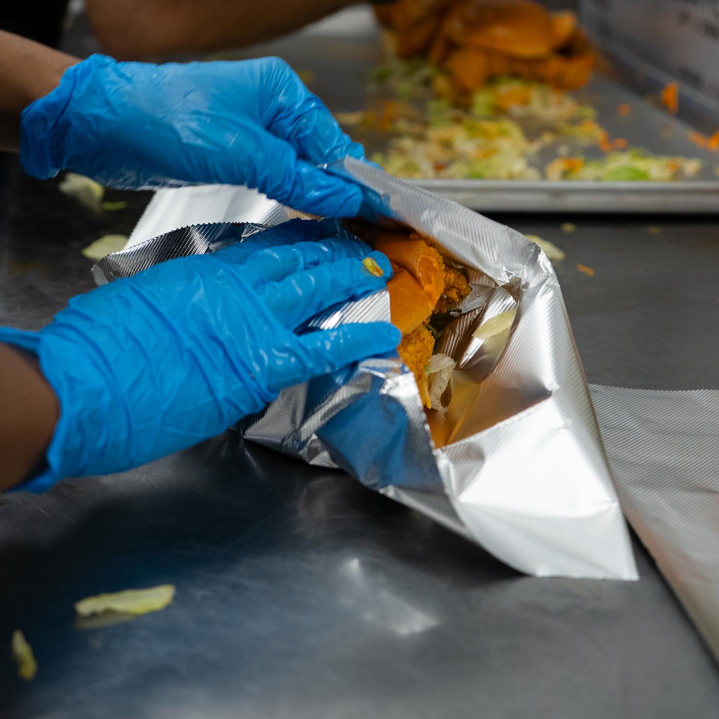 Fresh, crispy, and wrapped to perfection. Your chicken sandwich cravings = handled 😋✨
📍 3976 Pelham St, Dearborn Heights, MI
☎️+1 (313) 562-2880
⏰ Open 7 Days