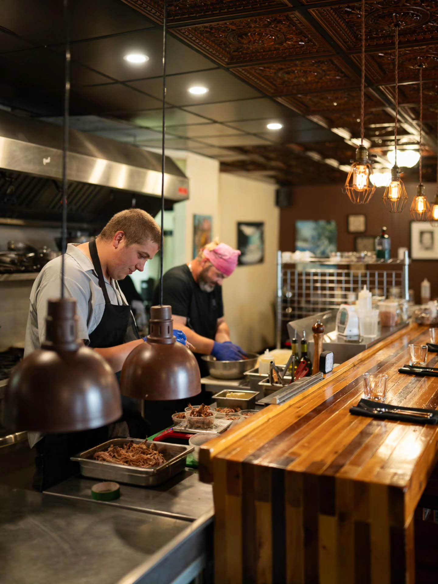 Friendly reminder that we are CLOSED TONIGHT (Wednesday, Nov. 19th) for an off-site catering at @vannersclubhouse
-----
You can still book reservations while we closed on our website: eatharvest.ca or give us a call and leave a voicemail: 306.297.3315
If you'd like to book us for your special celebration, email: party@eatharvest.ca
📷 @therealbuntcake