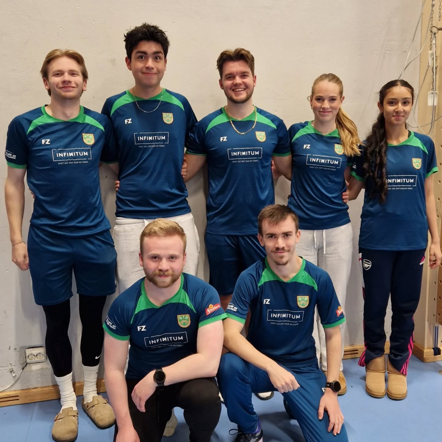 Bra dag på jobben for Moss sitt 1.divisjonslag. Denne gjengen (+Mia), vant idag 8-2 over Frogner. Vi sikter mot toppen av tabellen! #mossbadmintonklubb #mossavis #oslofjordenbadmintonkrets #norgesbadmintonforbund #sportmodern #Infinitum #stabburet #norprofil #fzforzabadminton