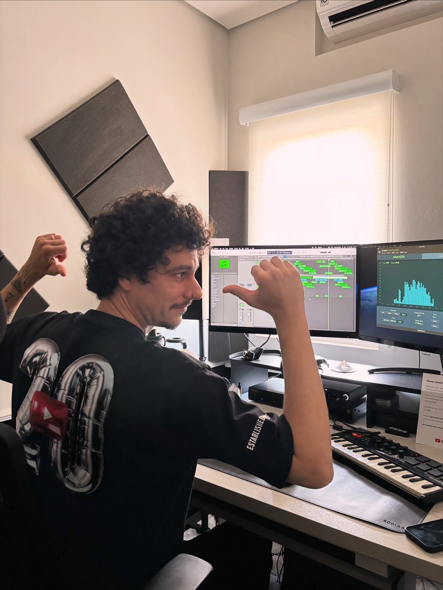 Sexxtou! 🎉 New music projects in the works, marking YouTube’s 20th anniversary as part of the @youtubecreators family, and enjoying some well-deserved brownies.
Grateful for the journey and excited for what’s ahead! #YouTubePartnerPerks #YouTubeCreators #Savasanas #20YearsOfYouTube #CreatorLife