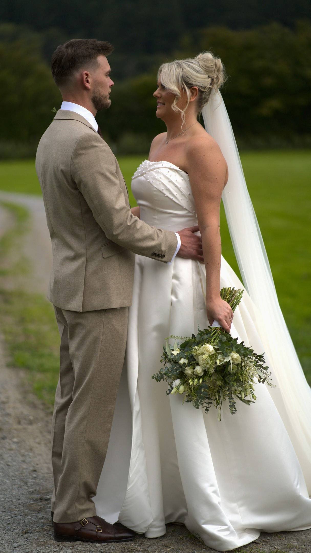 Spent the day celebrating Lucy and Nathan at the stunning Hafod Farm, surrounded by Welsh hills and the sweetest little staffy pup, Ollie 🐶, who was very much part of the action.
The whole celebration had this relaxed, countryside feel — nothing rushed, nothing forced — just the perfect atmosphere for the newly-wed Butlers, who took the whole day in their stride with total calm.
And yes… Ollie joining the first dance was a moment I’ll never forget 🐕😅
Massive congratulations to the two of you — such a beautiful day from start to finish! 🎊