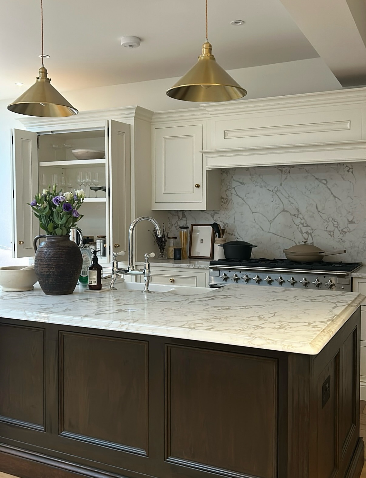 Transformation Thursday! 😱 We love these stunning customer snaps from @byjennaserena. Swipe to see the befores!
Looking to upgrade your space? Contact us for all your stone related needs. This was another fantastic collaboration with @rockwood_kitchens ✨
📧 sales@thestoneco.uk
📞 01279 927096
📍4, London Rd, Bishop’s Stortford CM23 5ND
#transformation #kitcheninspo #transformationthursday #thestonecompany