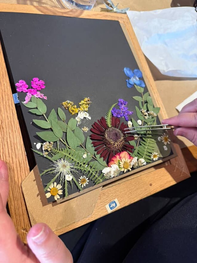 Frame something personal, make something beautiful. Use real pressed blooms, an 8x10” recycled frame, and your choice of background to craft a one-of-a-kind piece. Add a photo, a polaroid, or let the flowers speak for themselves. No experience needed. Just bring your creative side.
Sunday, November 30th • 2 to 4 p.m.
Visit warehouseboise.com for tickets or click the 🔗 in bio
Presented by Lindsay Rae Art