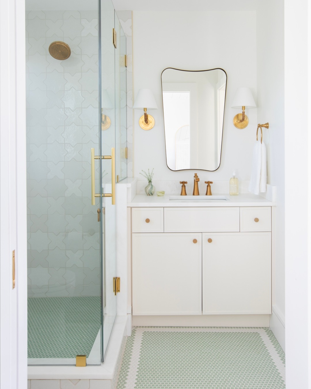we love the clean lines and calm tones of this bathroom we designed for our clients' teenage daughter 💫
Bathroom design, Charleston interior design, interior designers in Charleston, Sullivan’s island, Sullivan’s island interior designers, lowcountry living, southern living, classic bathroom design