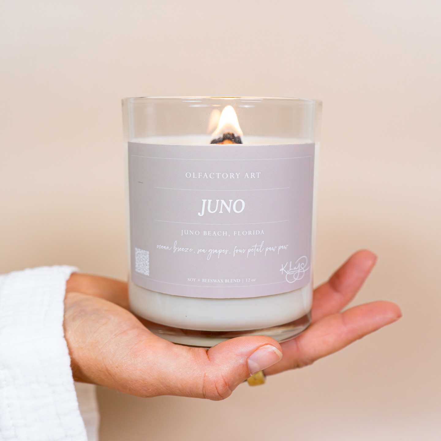 Tomorrow, Saturday, November 22 be prepared to SHOP CANDLES ONLINE! The Olfactory Art line of candles is dropping online tomorrow morning. I can’t wait for you to smell them, live with them, and truly experience this immersive art.
•
Each candle’s fragrance is meticulously crafted by myself to encompass the essence of the painting on each label. The painting is revealed through the glass as it burns down, adding another element of uniqueness to these Olfactory Art Candles.
•
DETAILS:
12oz, organic soy wax + beeswax blend, wood wick, essential and phthalate-free fragrances.
•
Beautiful photos 📸 by @beatricebgil