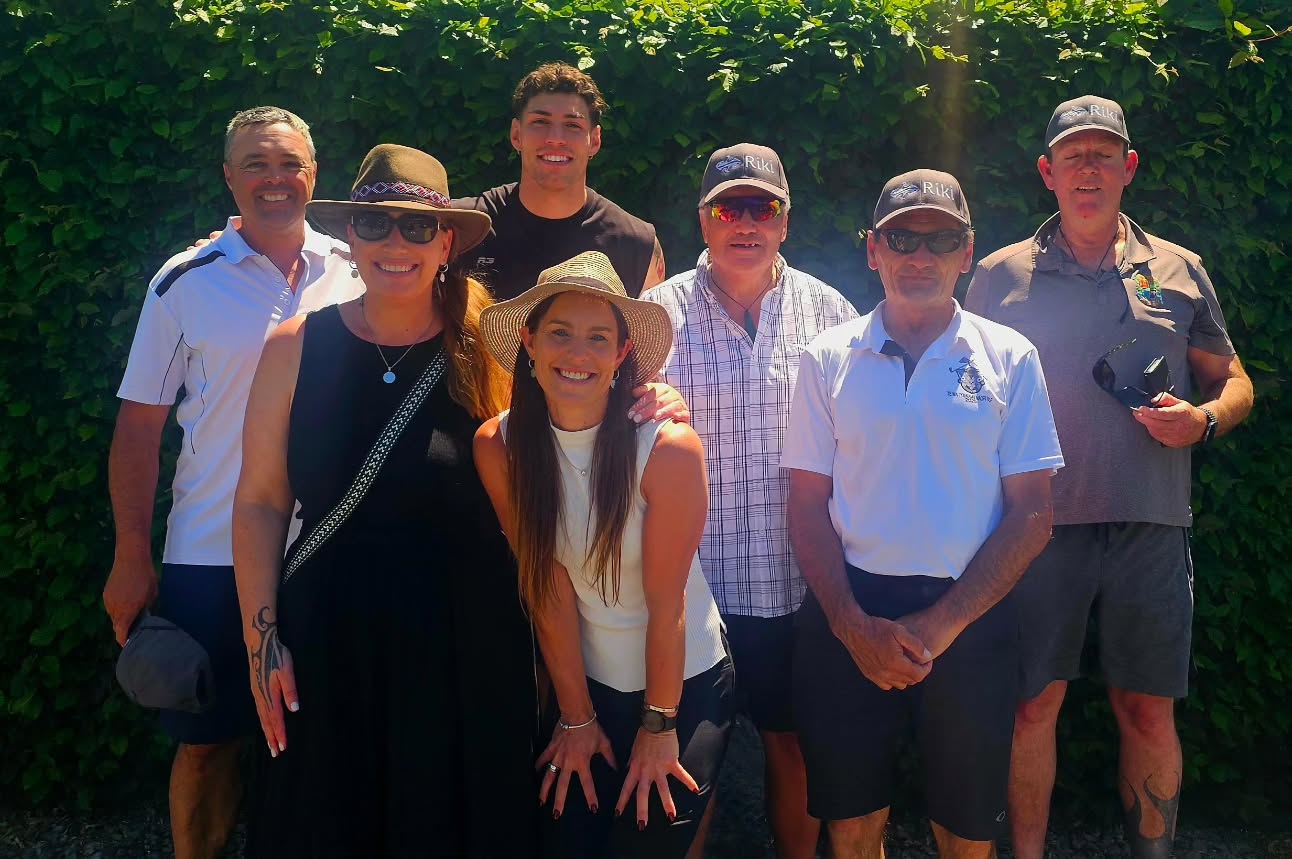 Wishing all the best to TEAM RIKI at the @canterburyrugbyleague Golf Day fundraiser today.
Pictured is Janelle and Mel with the team
Ft. Steve Campbell, Brian Te Awa, Jason Bell and Reg Riki. 👀 Jordan Riki too.