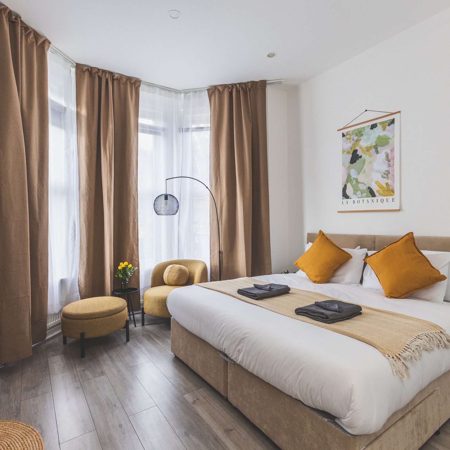 Gorgeous, minimalistic studio with a touch of Arte Stays magic 💫
Come visit London during winter months and book with us in our new location West Hampstead.
This studio offers super king bed or 2 single beds (we think of everyone).
Click on our profile for bookings.
Cannot wait to host you!!
www.artestays.com/book
#artestays#londontrip#beststay #london #superhostairbnb