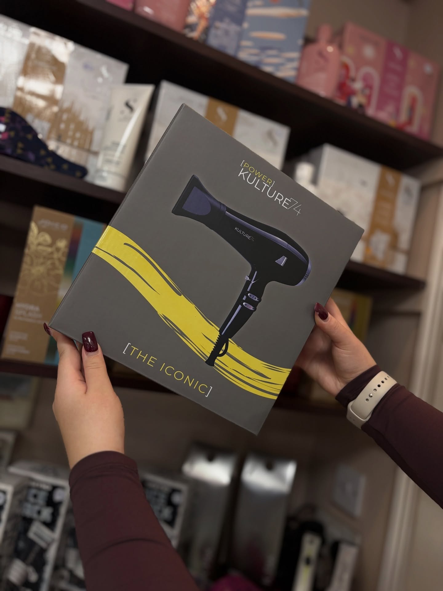 🖤 “Black Friday Alert! Get 10% off all hair dryers, curlers & straighteners at Marian Dineen’s Hair Studio until Friday 28th of November #blackfriday #sale #hairdressers