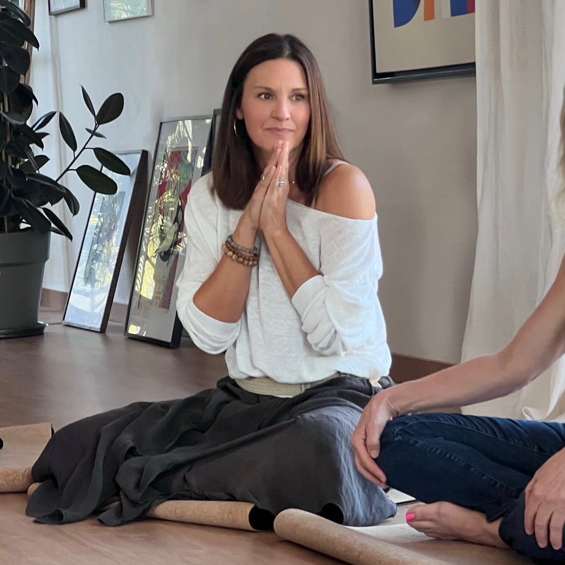 āThe more grateful I am, the more beauty I see.ā ā Mary Davis
The practice of living with an attitude of gratitude in both the bright and the not-so-bright moments feels more essential than ever. Gratitude brings beauty into any season of life, if we choose to see it that way. Even in the darker moments, light always finds a way to shine through.
This time of year always softens me into that awareness. The shifting weather feels like an invitation to slow down, to gather, and to serve. To spread and be the light. Through the traditions I was raised with, November and December have always been seasons of intentional giving ā through time, energy, and means. Shared meals, stories, and simple moments with loved ones, friends, and even those we have yet to meet. Especially those in need.
That is what CommUnity means to me: finding connection in the spaces between us, and remembering that generosity and gratitude are two sides of the same breath.
āWhen we give cheerfully and accept gratefully, everyone is blessed.āā Maya Angelou
šæ Ways to Give Back
We are gathering donations for holiday gifts for the children of Fundação O Século and food baskets for Amigas à Mão.
If youād like to contribute, please DM me for details on how to give back.
