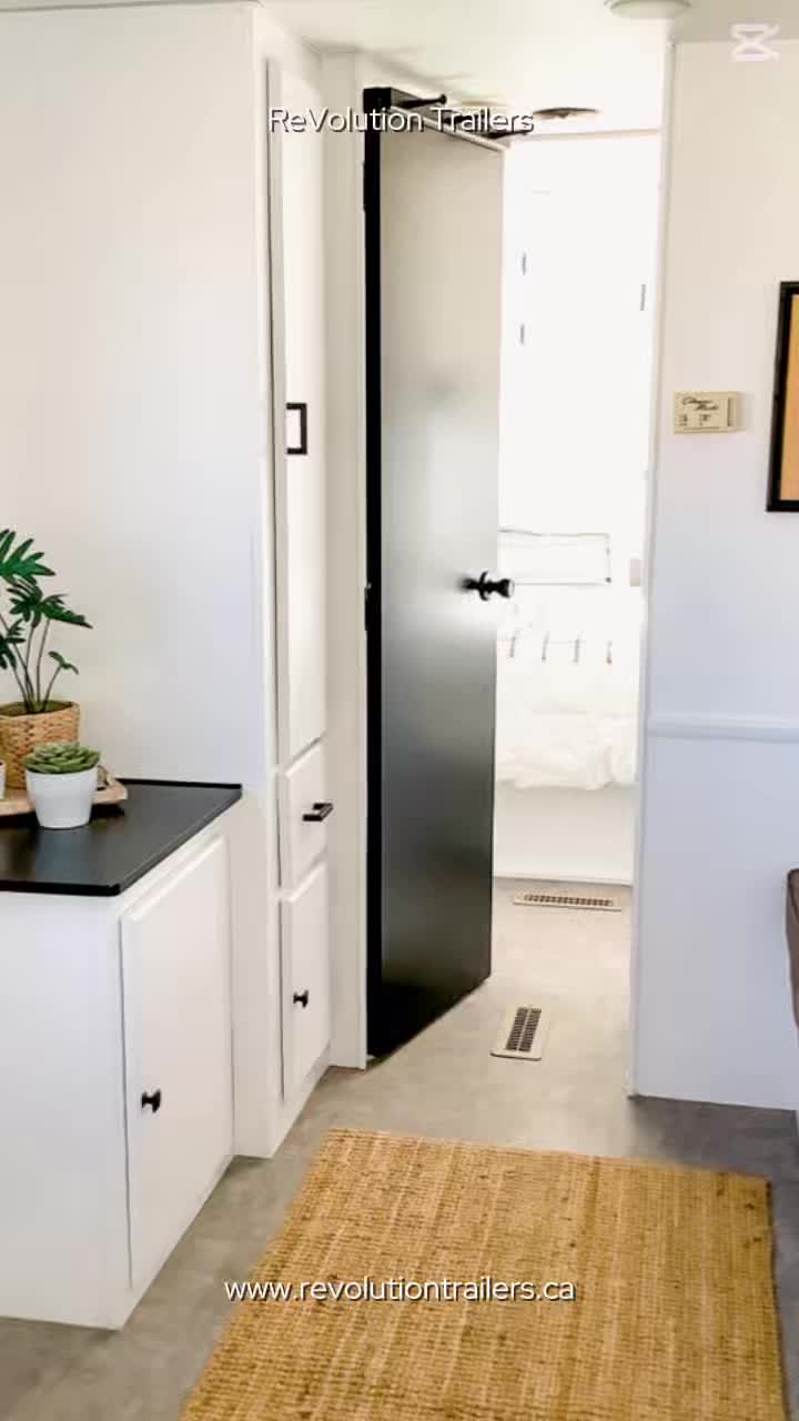 You don’t have to accept brown and boring.
#revolutiontrailers #RVinterior #rvinteriordesign #rvreimagined #betterthannew