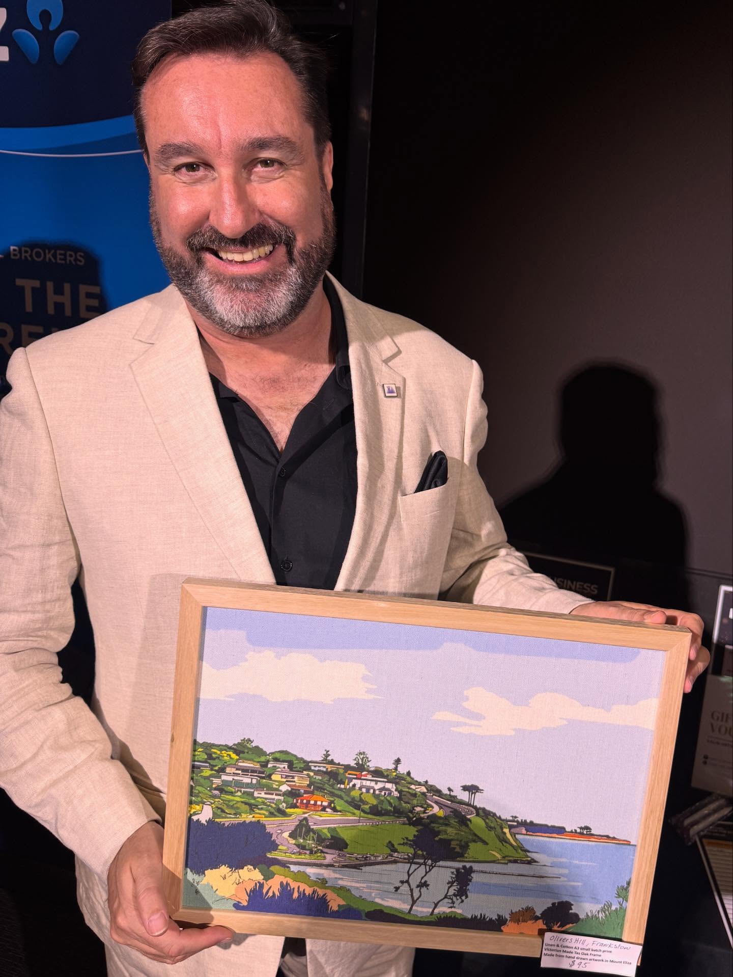 @frankstonbusinesscollective this evening for the awards gala which is absolutely fabolous! Our Chief Collector posing with our entry into the silent auction.
Sharing a table with our fellow Main Street retailers @vearsfinejewellers who makes stunning jewellery.
#fbc #studio41