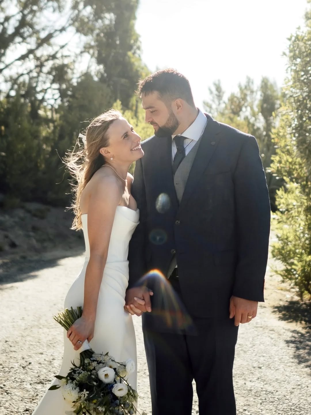 C I N C H
We pride ourselves in bringing all the cinch to your waist ✨️
📷 - @tracey.allsoppphotography
#alterations #alteredtofitperfectly #wedding