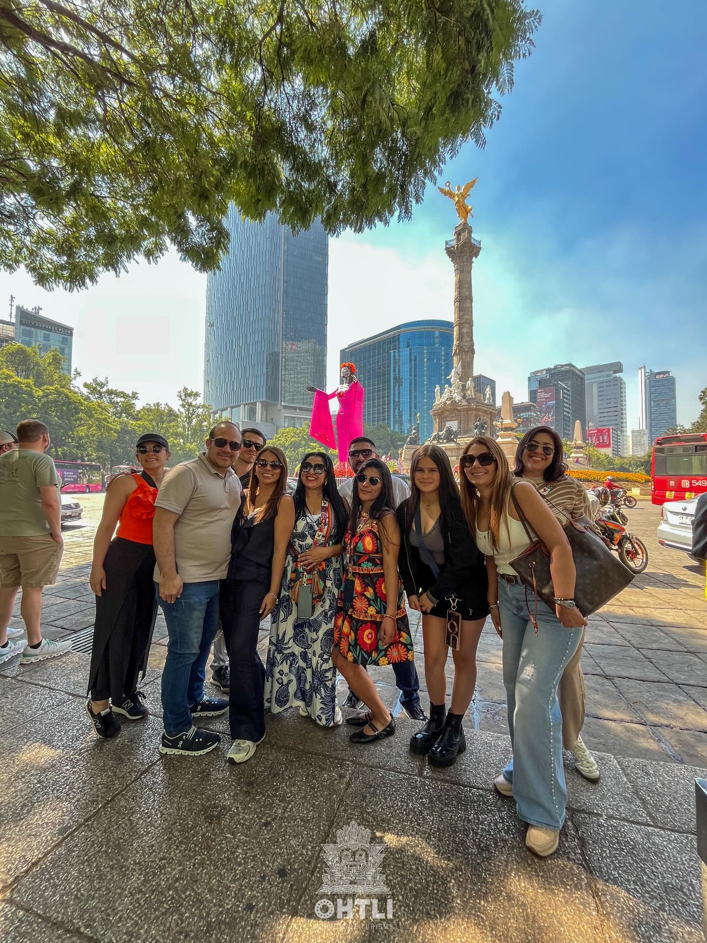 Visitando la Columna de la Independencia de la Ciudad de México con nuestros amigos de Colombia 🇨🇴
#guiasdeturistasmexico #guiascertificados #guiasdeturismo #guiadeturistas #CDMX #mexico
#touristguide #visitmexico #mexicosmazing #vivemexico #fotografíademéxico #mexicolindoyquerido #fyp #parati #conocmexico #mexicocity