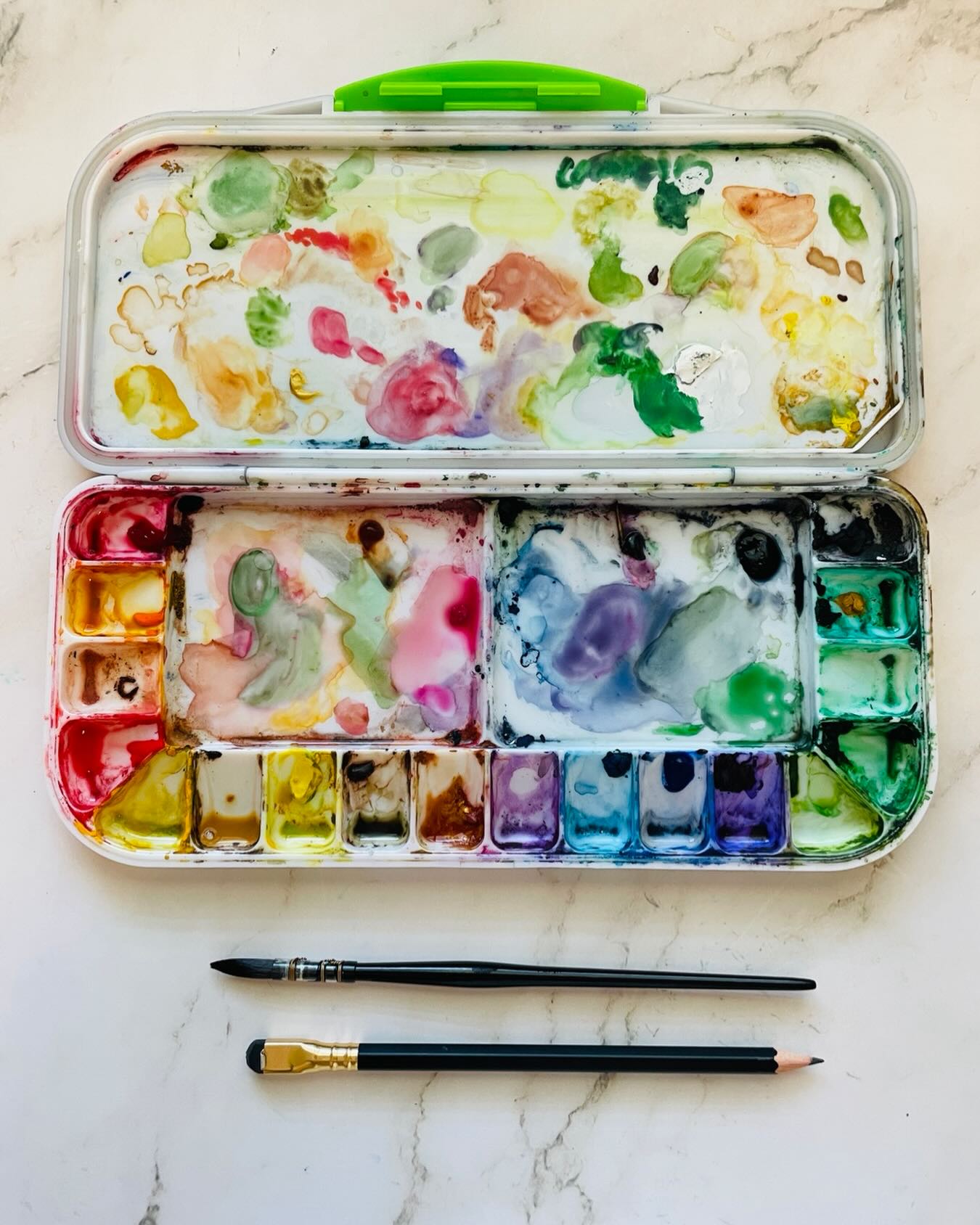 Just a pretty palette 🎨
Just seeing this makes me want to paint!! Time to look through my giant idea stack and see what I need to cook up next.
🤔
#watercolor #landaruenartshop #watercolorkits
