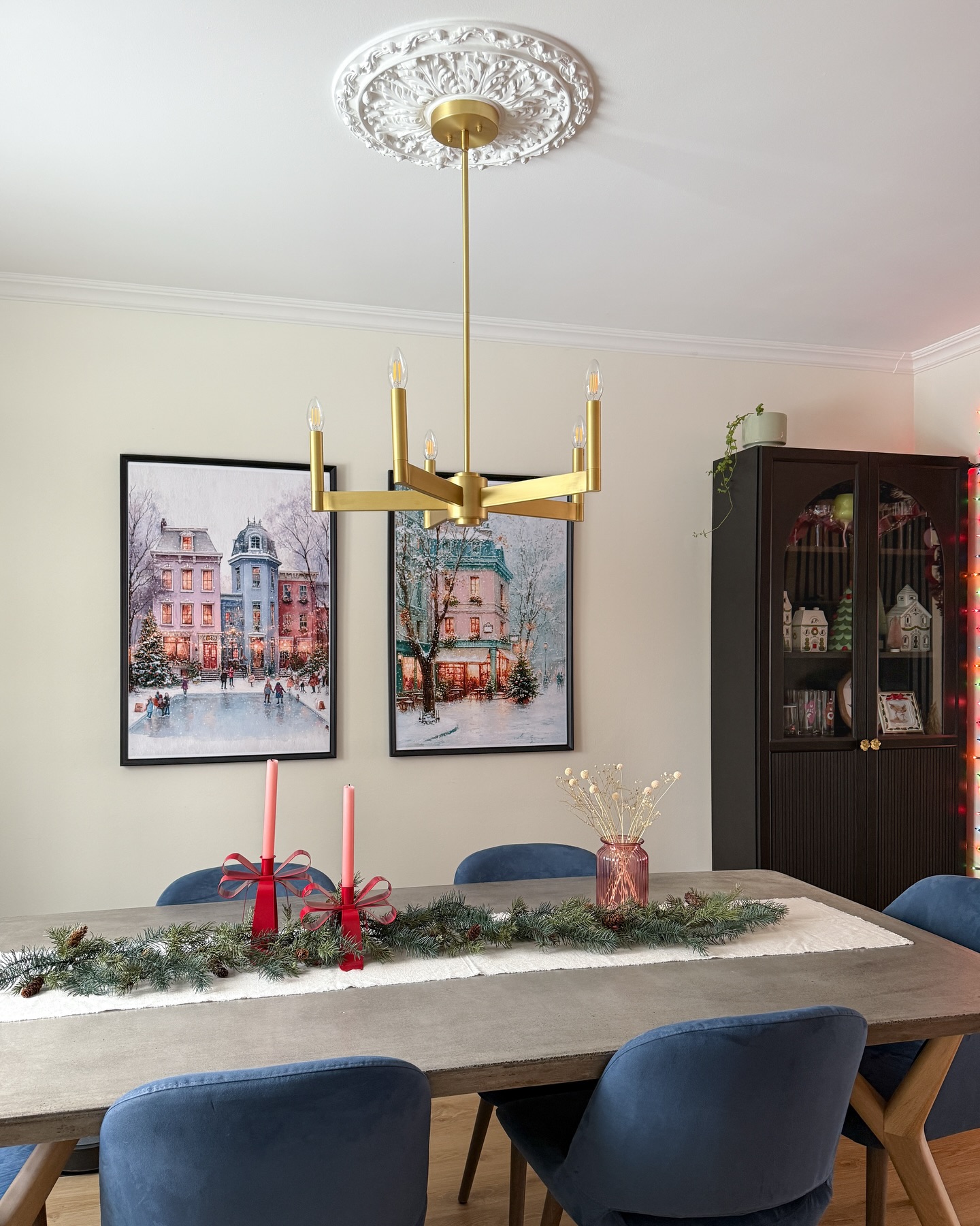 our dining room in december 💖
#decembervibes #christmasdecor #winterstyling #holidaydining #holidayhome
dining room, christmas tree, seasonal styling, christmas decorating, christmas lights