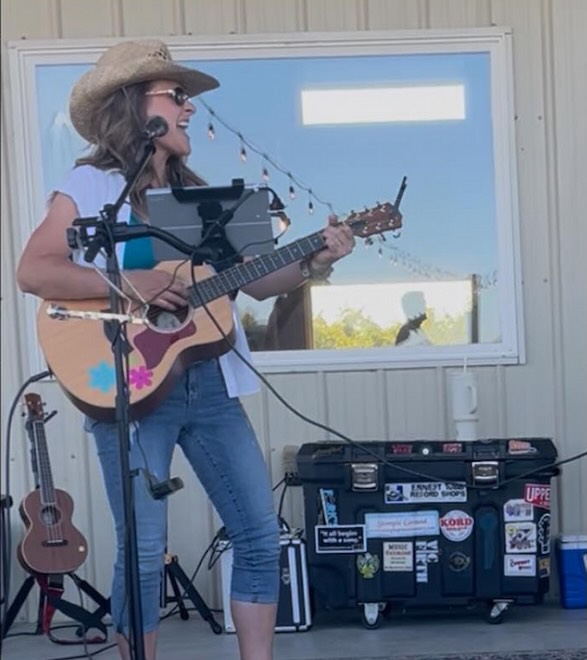 Unplug & Wine at Frichette tomorrow, Friday, November 21 from 5:00 - 7:00 PM
We’re keeping it cozy and casual with live music from Veronica Whitish, wine, and a local beer.
This is a casual “stay open later” and vibe with our friends event. No RSVPs, just show up and hang with us.