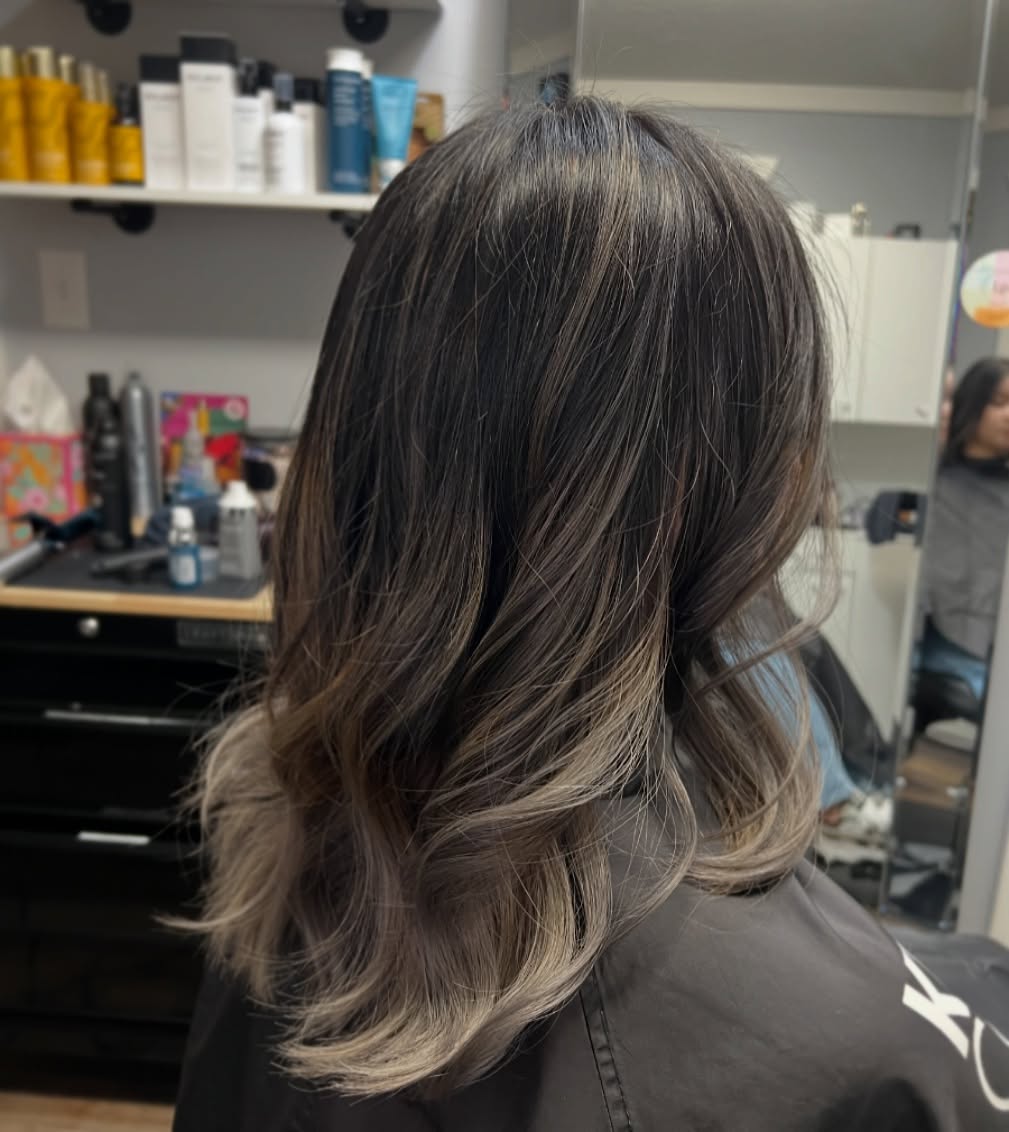 Beautiful highlights using an airtouch blonding foil technique. My client wanted to see more blondes on the ends so we went for a softer touch on the top. Once again easy low maintenance haircolor. I always recommend coming back for a tone refresh after a few weeks. Happy hair day!