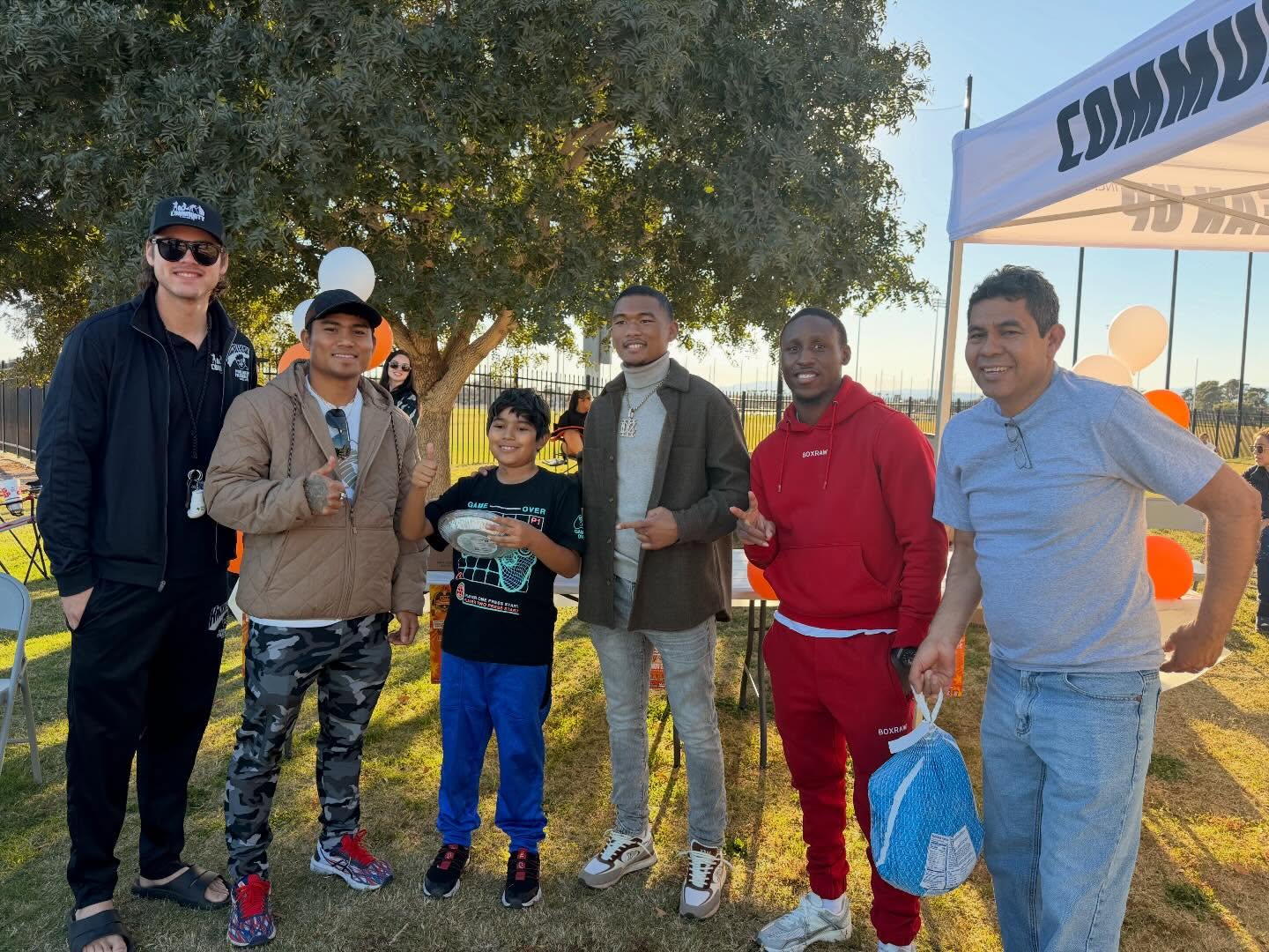 Thanksgiving Turkey Drive right now! With the champs @markmagnificomagsayo @bruce_carrington @djjz3boxing let’s go at Craig Ranch Regional Park #thanksgiving #communitycleanup