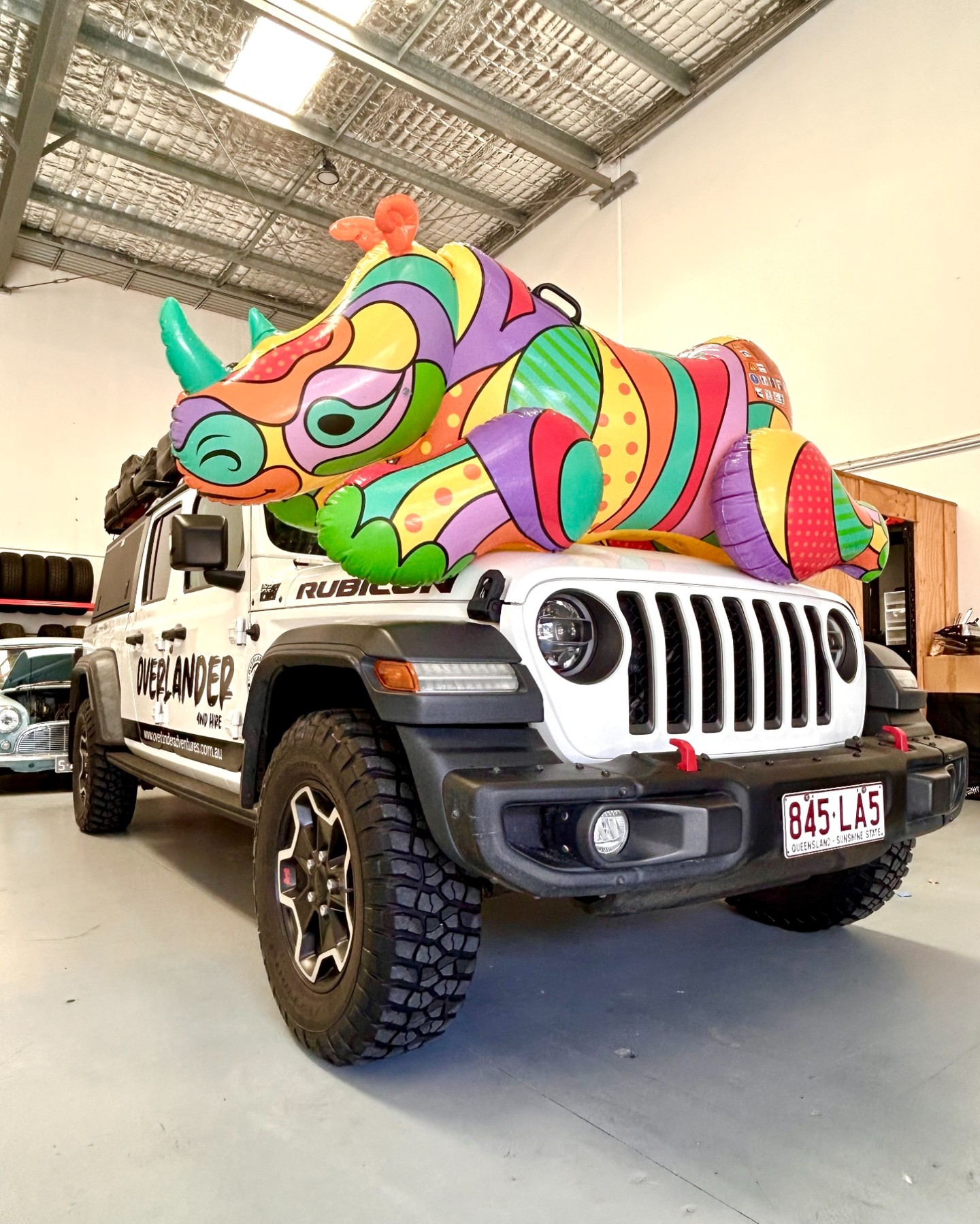 __When your 4WD is ready for an outback trip…but your inflatable rhino says it’s beach day. 🌈☀️🚙🦏
Only at Overlander Adventures do our rigs attract this level of colorful chaos. Adventure-ready, beach-ready… rhino-approved.
#OverlanderAdventures #4wdHireAustralia #ExploreAustralia #AdventureAwaits #JeepLife #OutbackTravel #AussieRoadTrips #TravelAustralia
Thinking about your next trip?
👉 https://zurl.co/GwtbQ