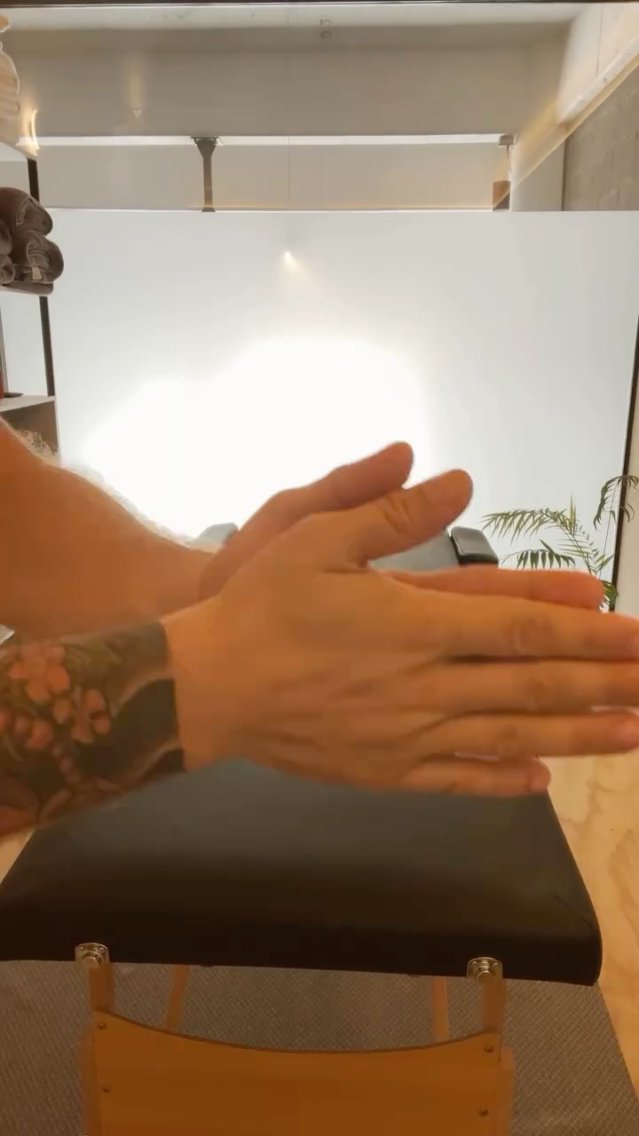 El ritual de preparación. Todo comienza con algo simple: extender las toallas, respirar, estar presente.