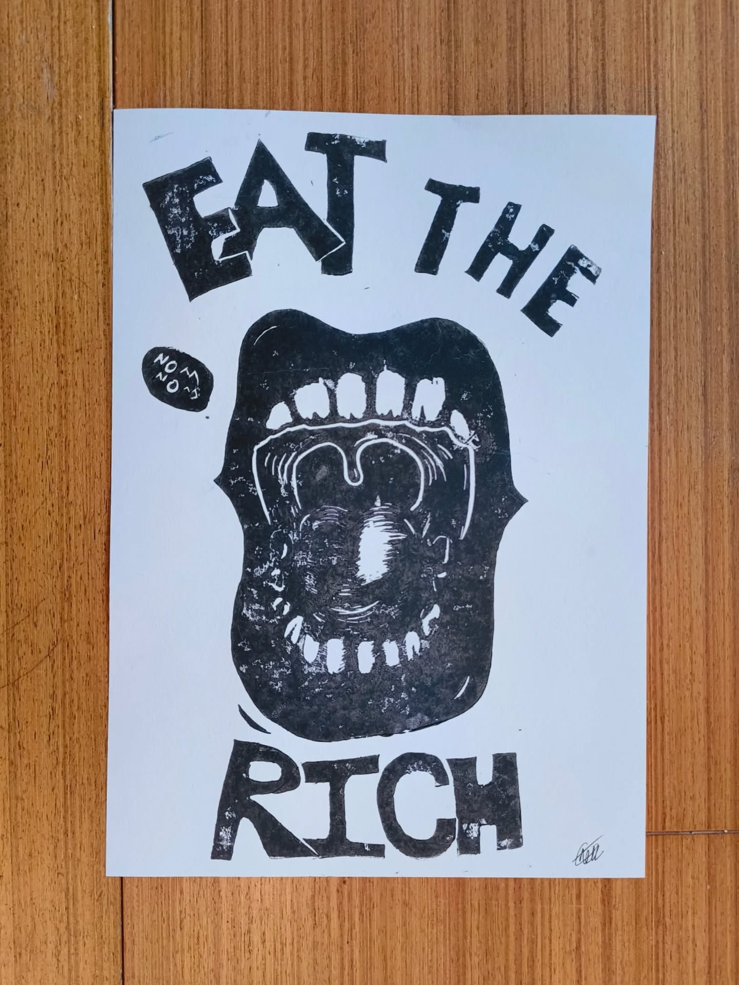 'Eat the rich' (this Christmas!!!) bits and bobs been making and token selfie ofc😛
( balaclava by @fernkpart) Lino prints on paper, fabric and thread, embroidery!
#disabledartist #linoprint #fashiondesigner