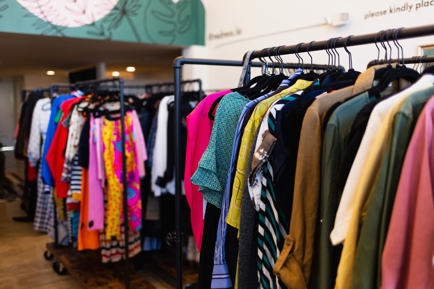 ✨ Racks still available ✨
The busiest time of the year is here, and shoppers are out in full force.
If you’ve been thinking about selling, now is the moment.
📍Book a rack & turn your closet into cash.
#dresscue #rentarack #recycleyourstyle♻️