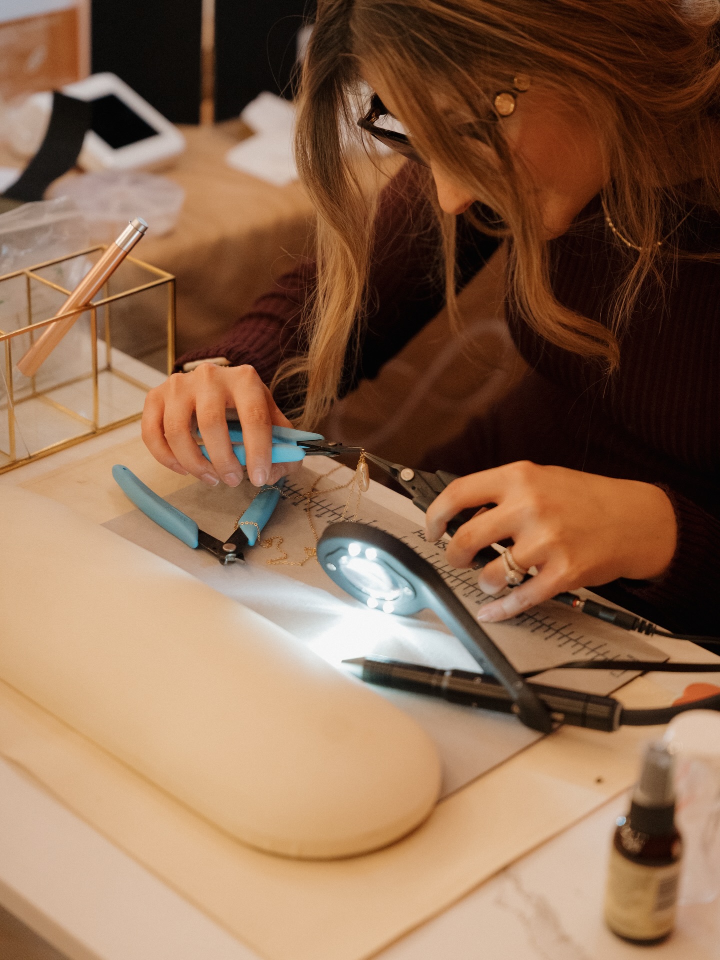The true essence of Ozabelle captured in these beautiful photos by @laurenelise_photos at @stayatgodwick’s first (of many I hope) Christmas markets.
The care, the detail, the elegance and precision that goes into every piece, but also the personable and interactive experience you’ll receive when you choose A WELD OF YOUR OWN with Ozabelle.
It was a pleasure to meet you Lauren, thank you for capturing these incredible pictures when I can’t, being a one-woman band. ❤️