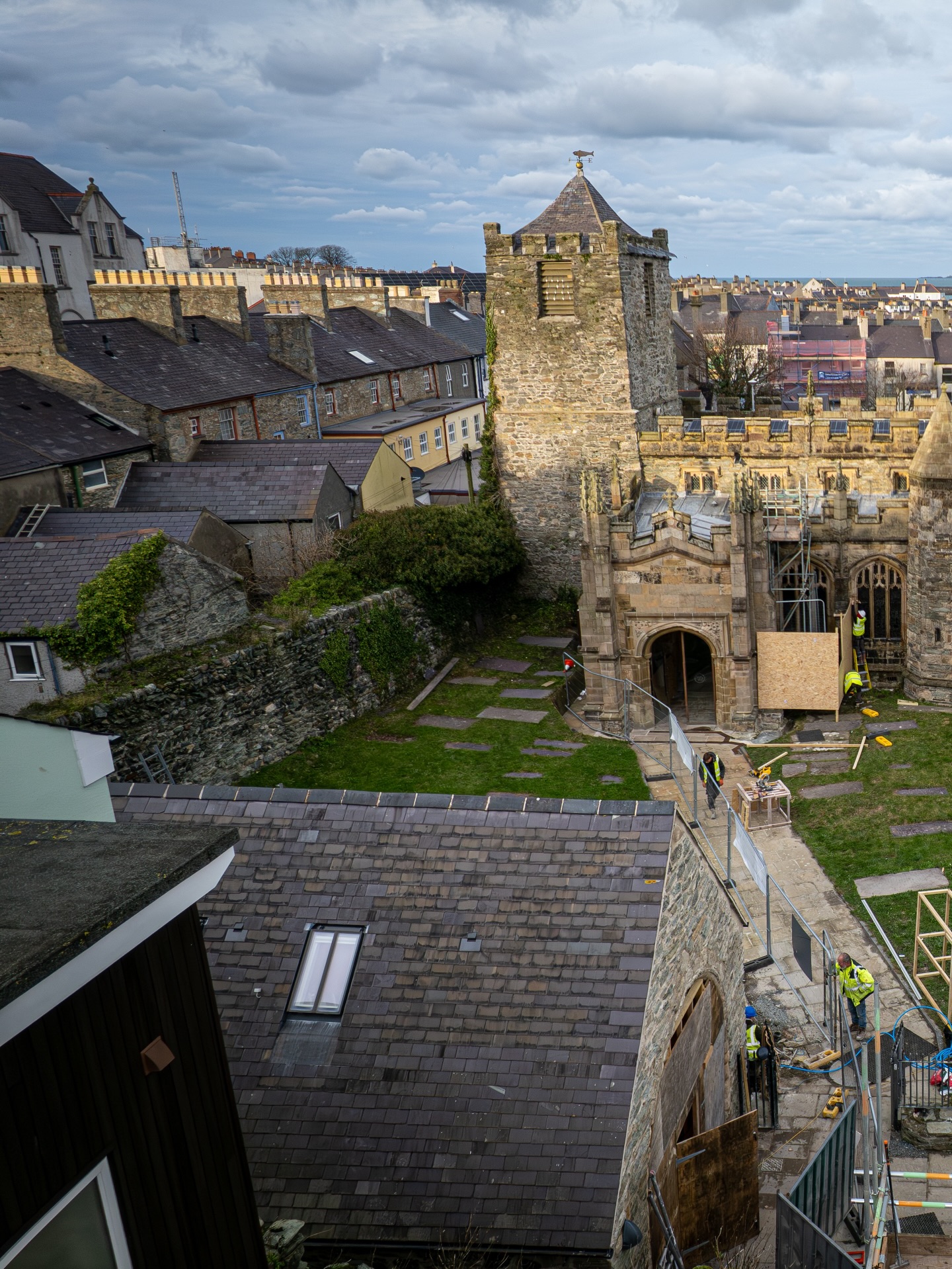 Documenting the ongoing restoration work at St Cybi’s Church for @cyngormon, as part of the ‘Holyhead Townscape Heritage Fund’ project.
#holyhead #caergybi #visitanglesey #ynysmon #anglesey #angleseyisland #northwales #wales #visitwales