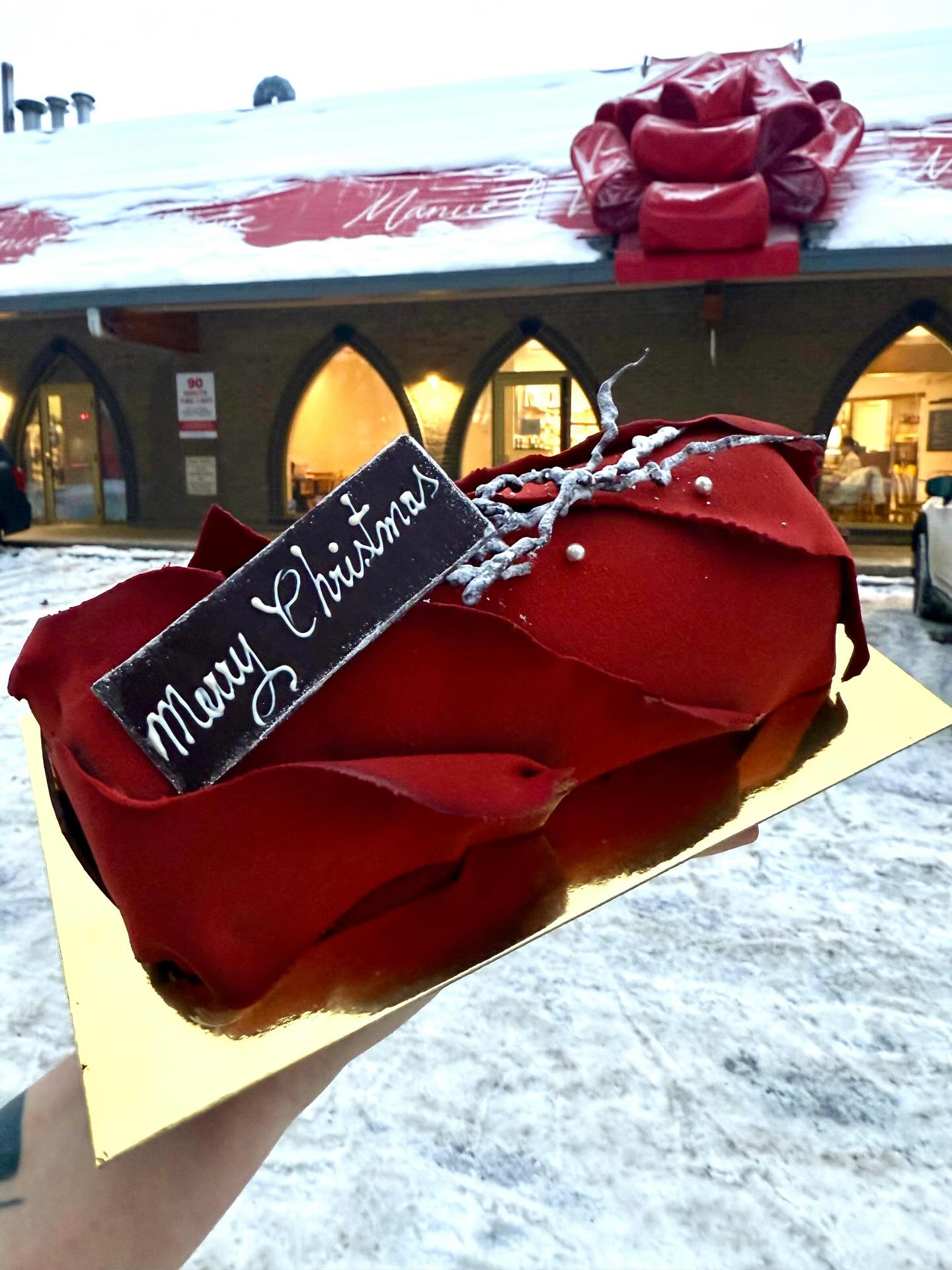 The Christmas selection is live!!!
Order it! From Dubai log to Black Forest… stop by the Samba and take a chance on the tout chocolat.
The Christmas star is also available all December long.
#christmas #yyc #seeyousoon #Manuellatruwe #patisserie # yycpastry #yycpastryschop #boulangerie #yycbakery #yycbakershop #yycbakerycafe #yyceats #yycfood #yycfoodie #yycfoodies #yycfoodtours #yyctourism #yycvictoriapark #yyccoffee #yyccoffeeshop #culinairemagazine #yycculinaire #yycliving #yyclifestyle