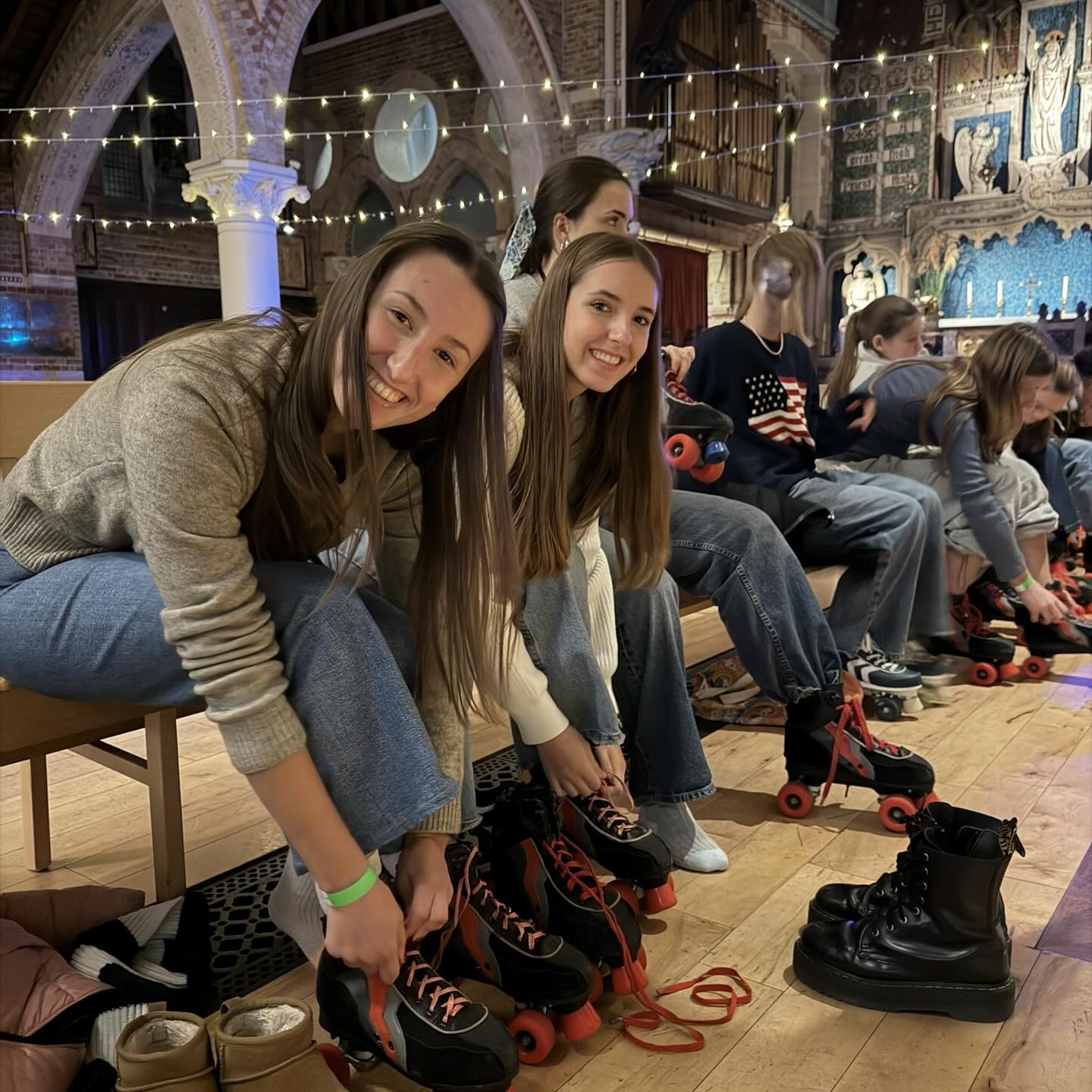 Our Advent event ‘What are you waiting for?’ Was a huge success! With over 100 attending it was a brilliant night! We turned a church to a roller disco, a fire pit, Yorkshire’s burritos and more!
#rollerdisco #rollerskating #gamingbus #activities #youthevebt #event #❤️