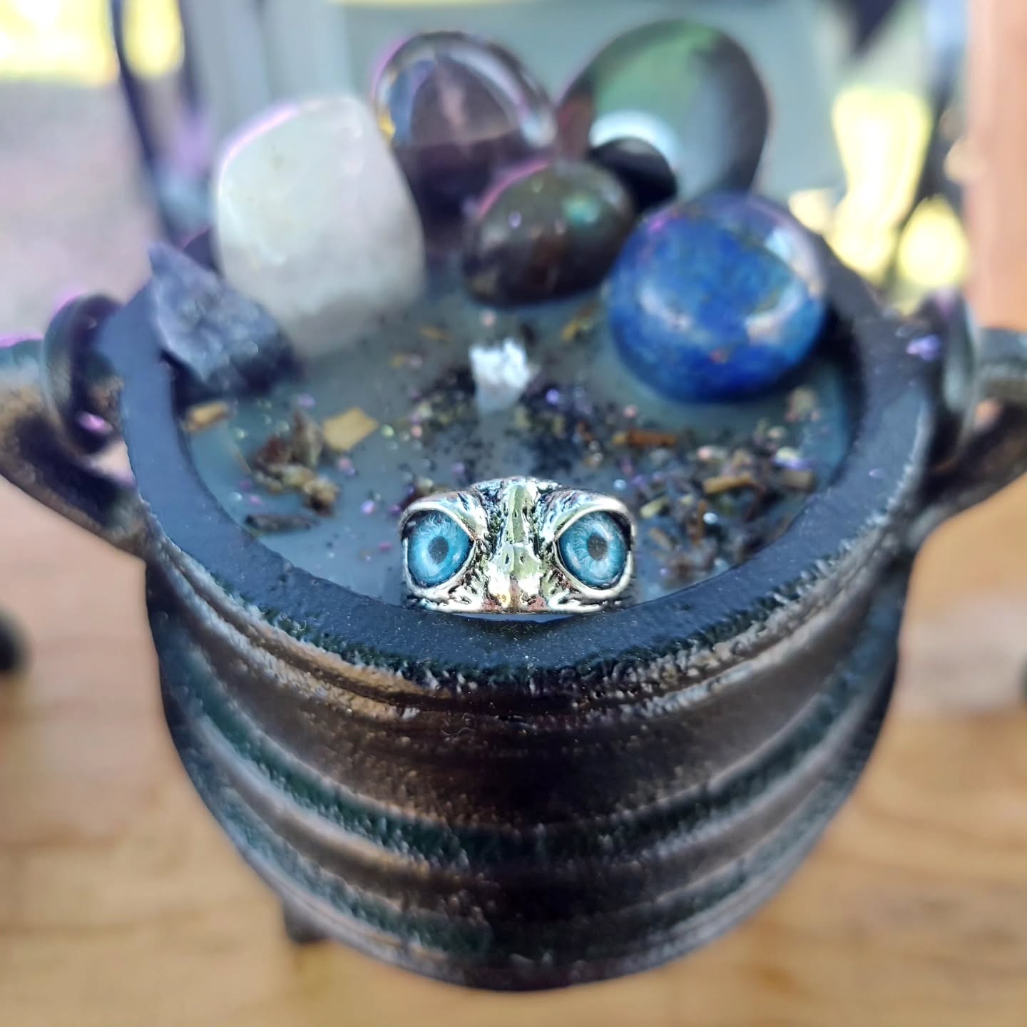 New cauldrons are coming to the South Jersey Pagan Pride Yule Bazaar next weekend!
#cauldron #giftideas #candles #aromatherapist #smallbusiness