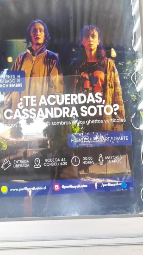 Te Acuerdas Cassandra Soto.
Eramos algo así, como sombras en los guettos verticales.