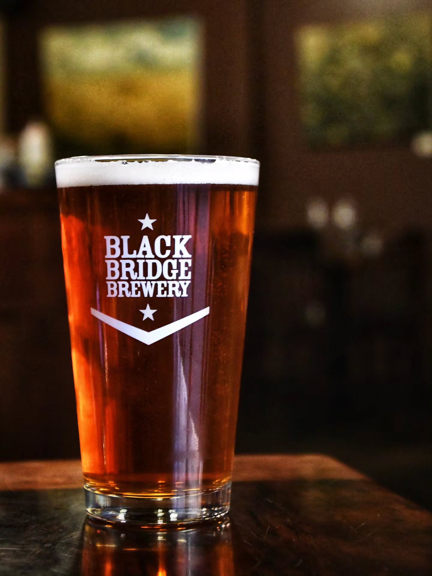 ON TAP | COMMON (20oz)
by Black Bridge Brewery
We love us a big ole pint of Common. We've been tapping this at Harvest for years - as a personal and crowd fav.
This California Amber is easy drinking, and pairs perfectly with our BBQ and Burgers.
Warm & toasty with subtle hops.
