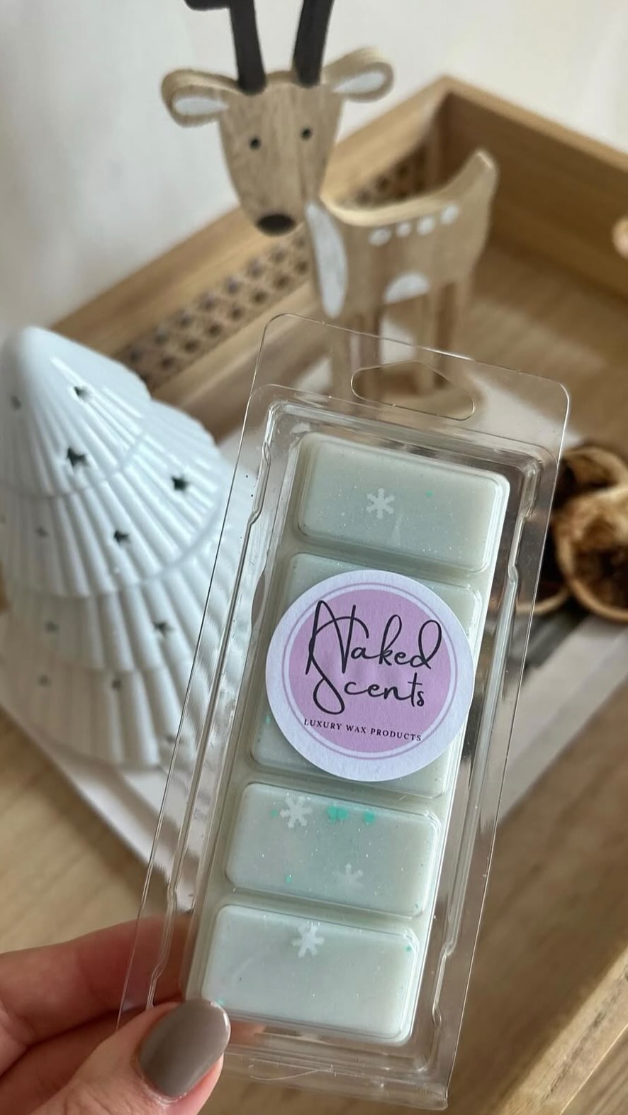 Unsure what Christmas scents to choose? Our 5 for ยฃ6 Christmas wax melts make it perfect to try a handful of different scents for a bargain price! ๐คฉ P.s - donโt forget to check out all our scent descriptions on the website!๐