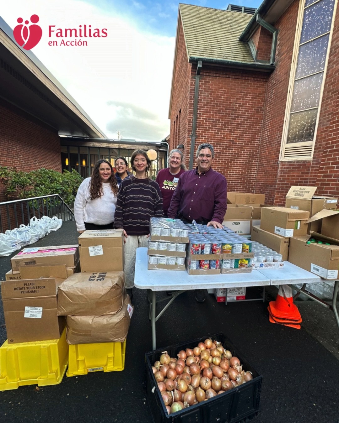 Last week, we prepped and delivered food boxes to 50 families in the Portland metro area! The Nutritional Health team, and our incredible volunteers from Ainsworth United Church of Christ, stepped up to prepare and deliver boxes. Thank you to our partners, @ne_emergency_food_pdx and @claystreettable for their food donations and helping feed our comunidad right now.
--
La semana pasada, preparamos y entregamos cajas de alimentos a 50 familias en el área metropolitana de Portland. El equipo de Salud Alimentaria, junto con nuestros increíbles voluntarios de Ainsworth United Church of Christ, se puso manos a la obra para preparar y distribuir las cajas. Agradecemos a nuestros socios, NE Emergency Food Program y Clay Street Table, por sus donaciones de alimentos y por ayudarnos a alimentar a nuestra comunidad en estos momentos.