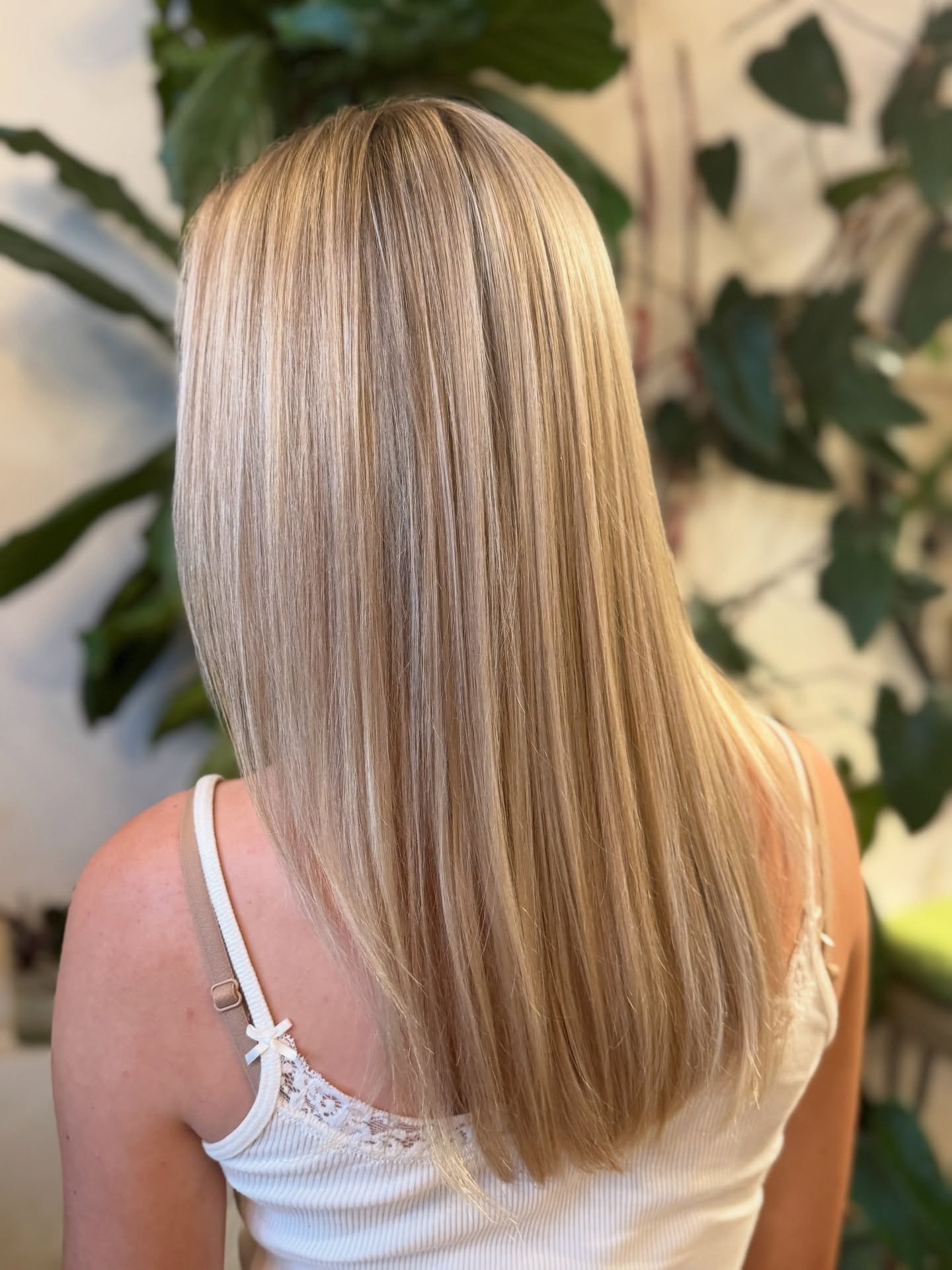 Look 👀 at this gorgeous head of hair done by our stylist @botanicsbeautylounge
.
.
.
.
.
#ashevillehair #avlhair #ashevillenc #ashevillehairsalon #ashevillehairstylist #ashevillebeauty #supportlocalasheville #shoplocalavl #livedinblonde #balayage #scalptreatment #hairgoals #behindthechair #hairtransformation #instahair #hairstylistlife #holistichair #wellnessbeauty