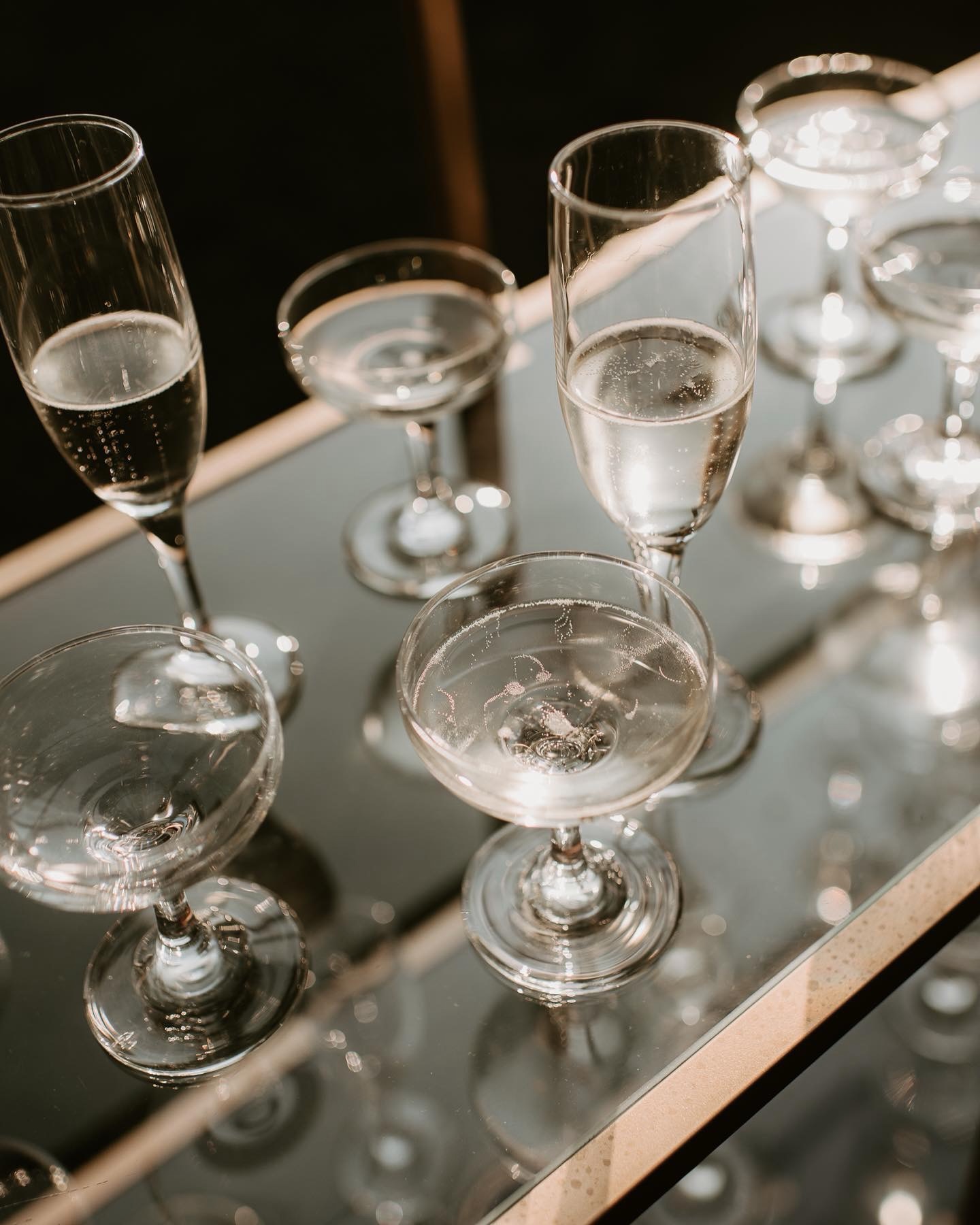 From all of us at Barn & Table to all of you wherever you might be, Cheers to a very happy, safe and healthy 2026!
•
📸 @lindsayhackneyphoto
🏡 @caswellfarmmaine
🥂 @the.bar.association.maine